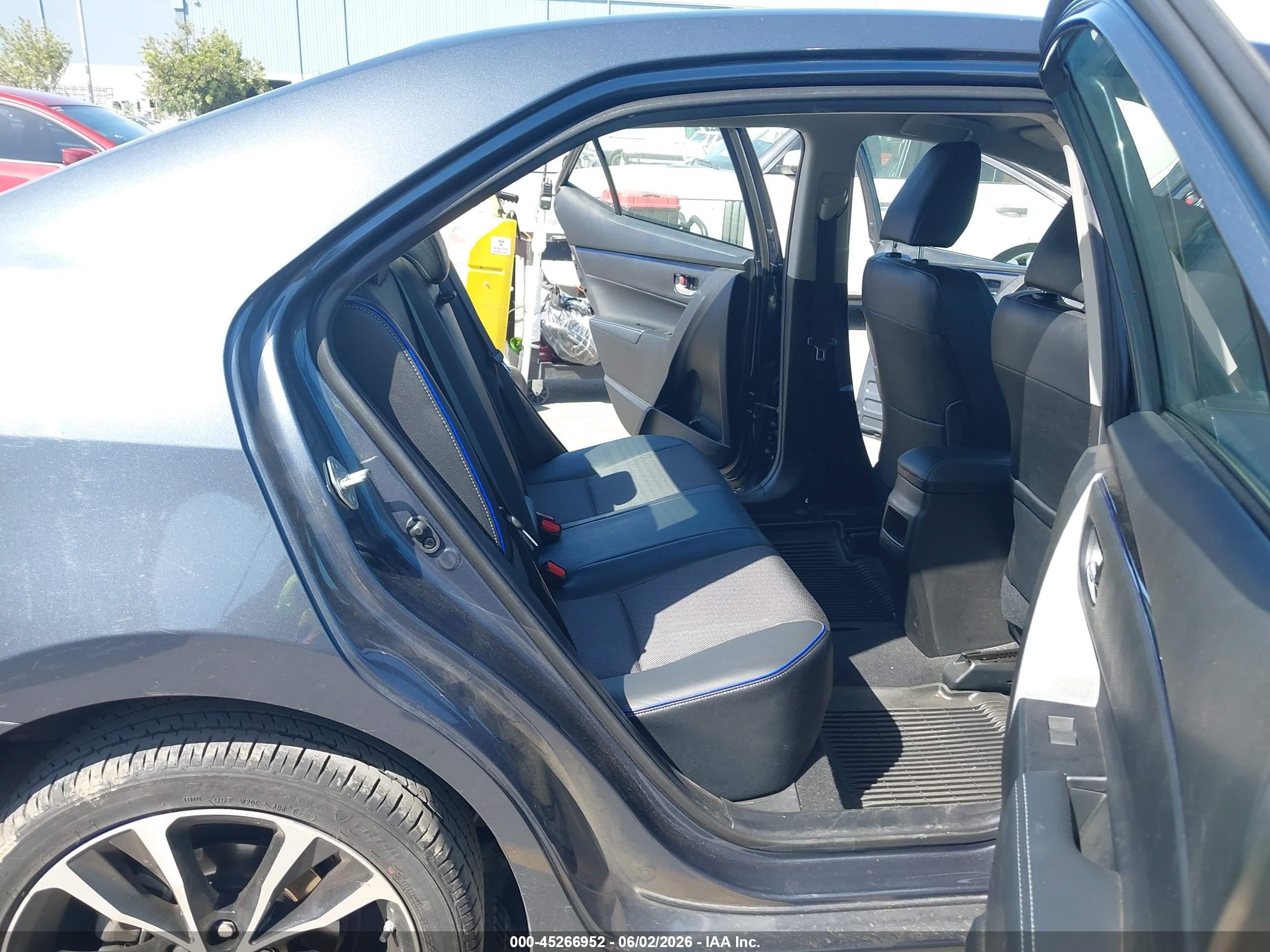 2019 Toyota Corolla Se Blue vin: 5YFBURHEXKP880988