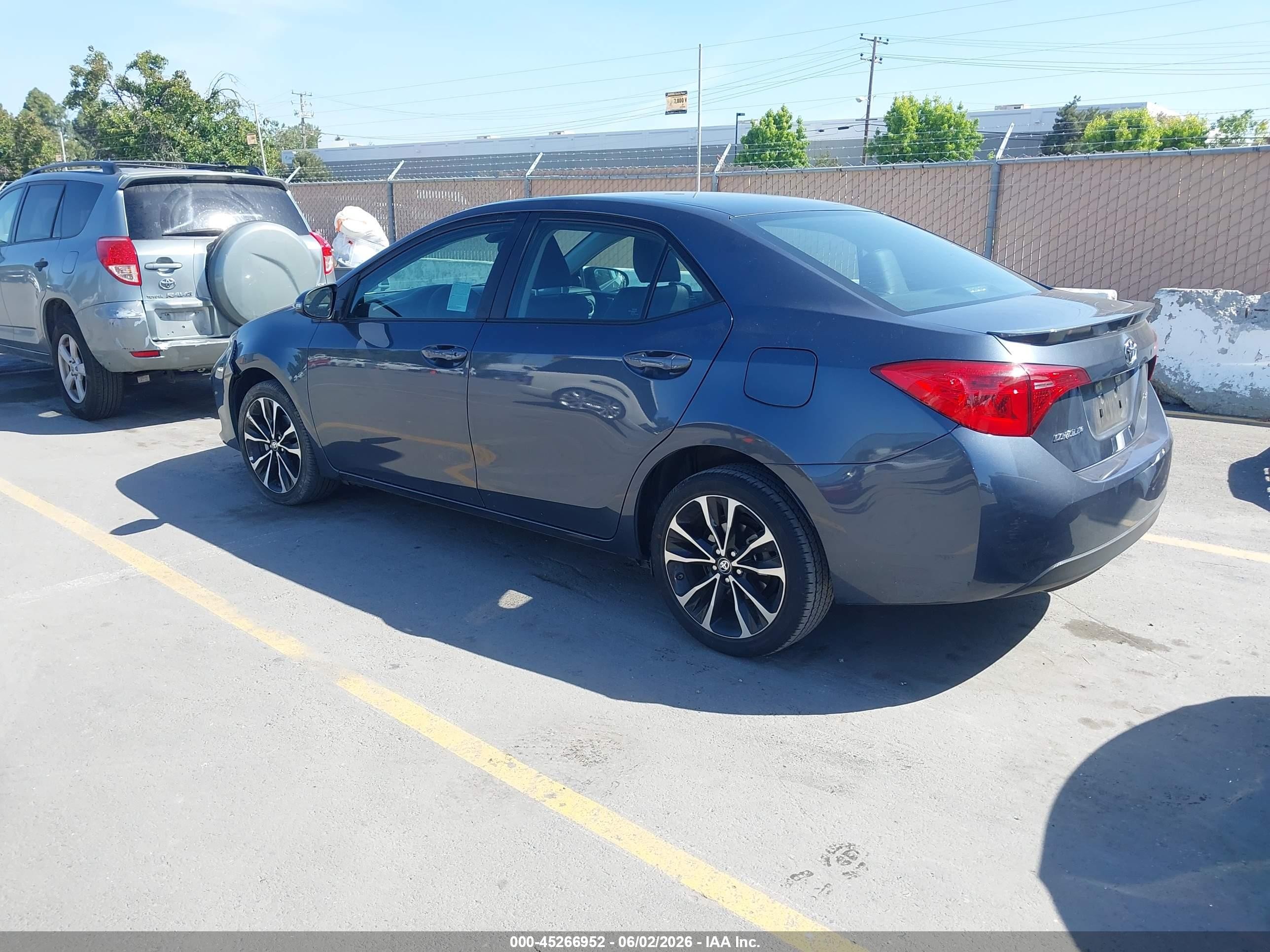 2019 Toyota Corolla Se Blue vin: 5YFBURHEXKP880988