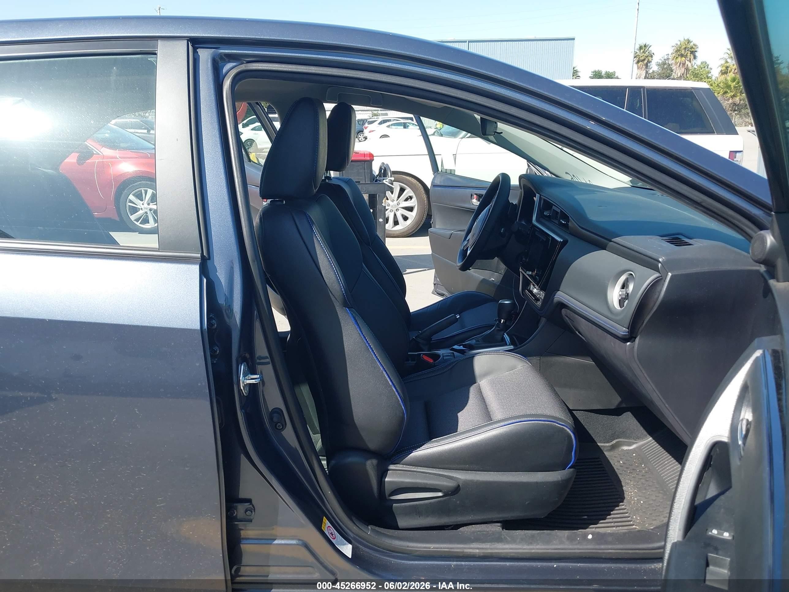 2019 Toyota Corolla Se Blue vin: 5YFBURHEXKP880988