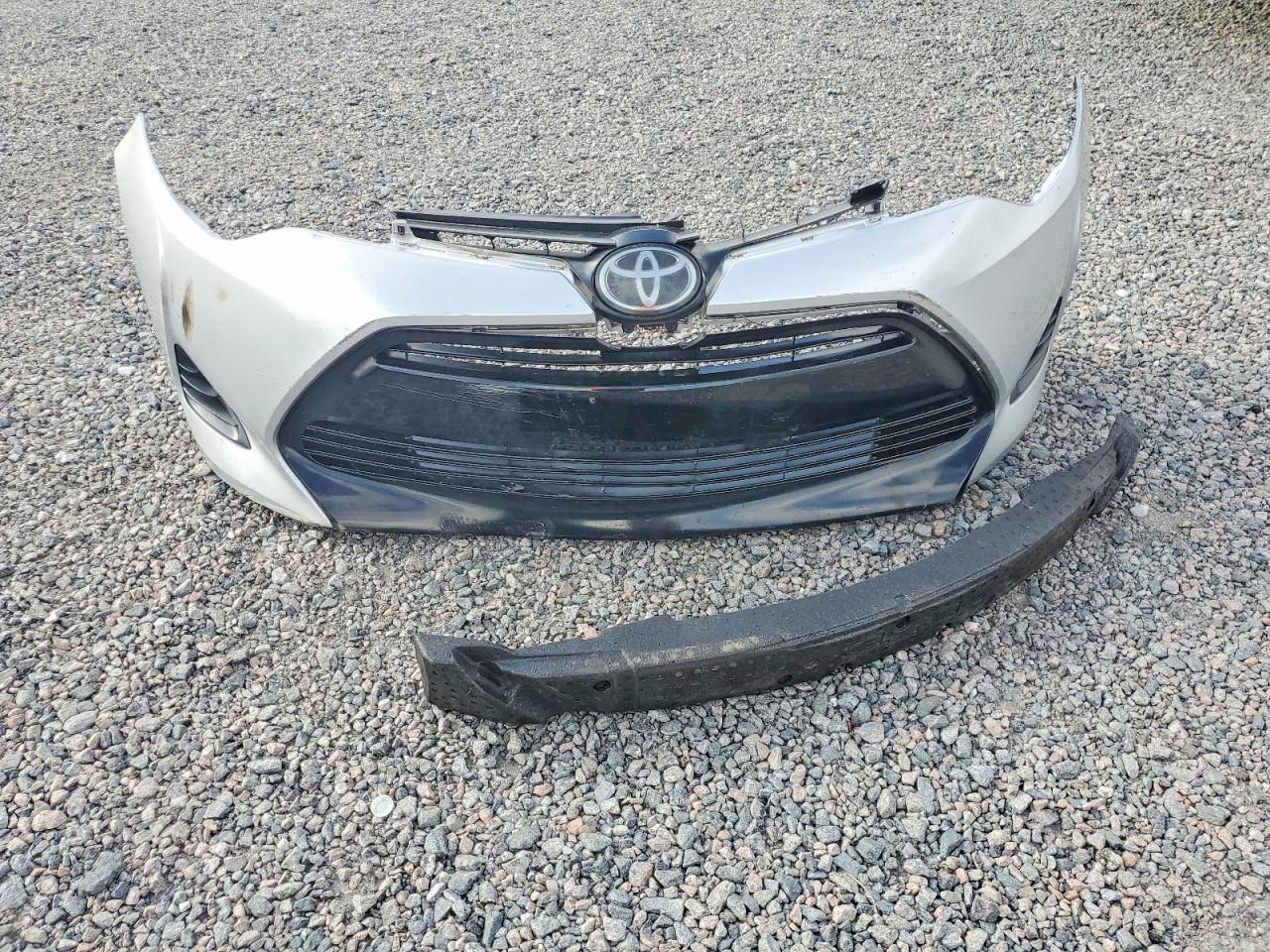 2019 Toyota Corolla Le Silver vin: 5YFBURHEXKP895765