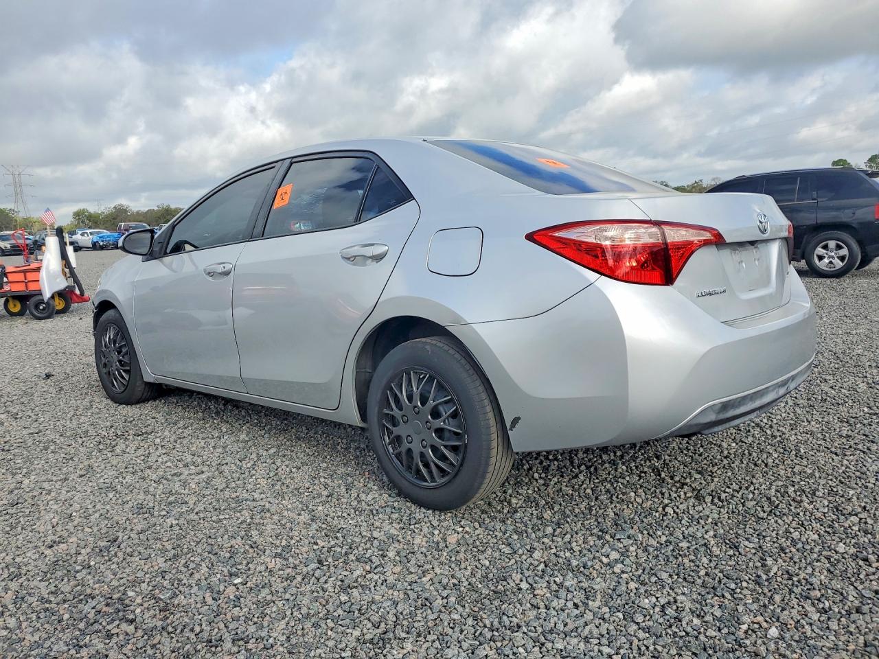 2019 Toyota Corolla Le Silver vin: 5YFBURHEXKP895765