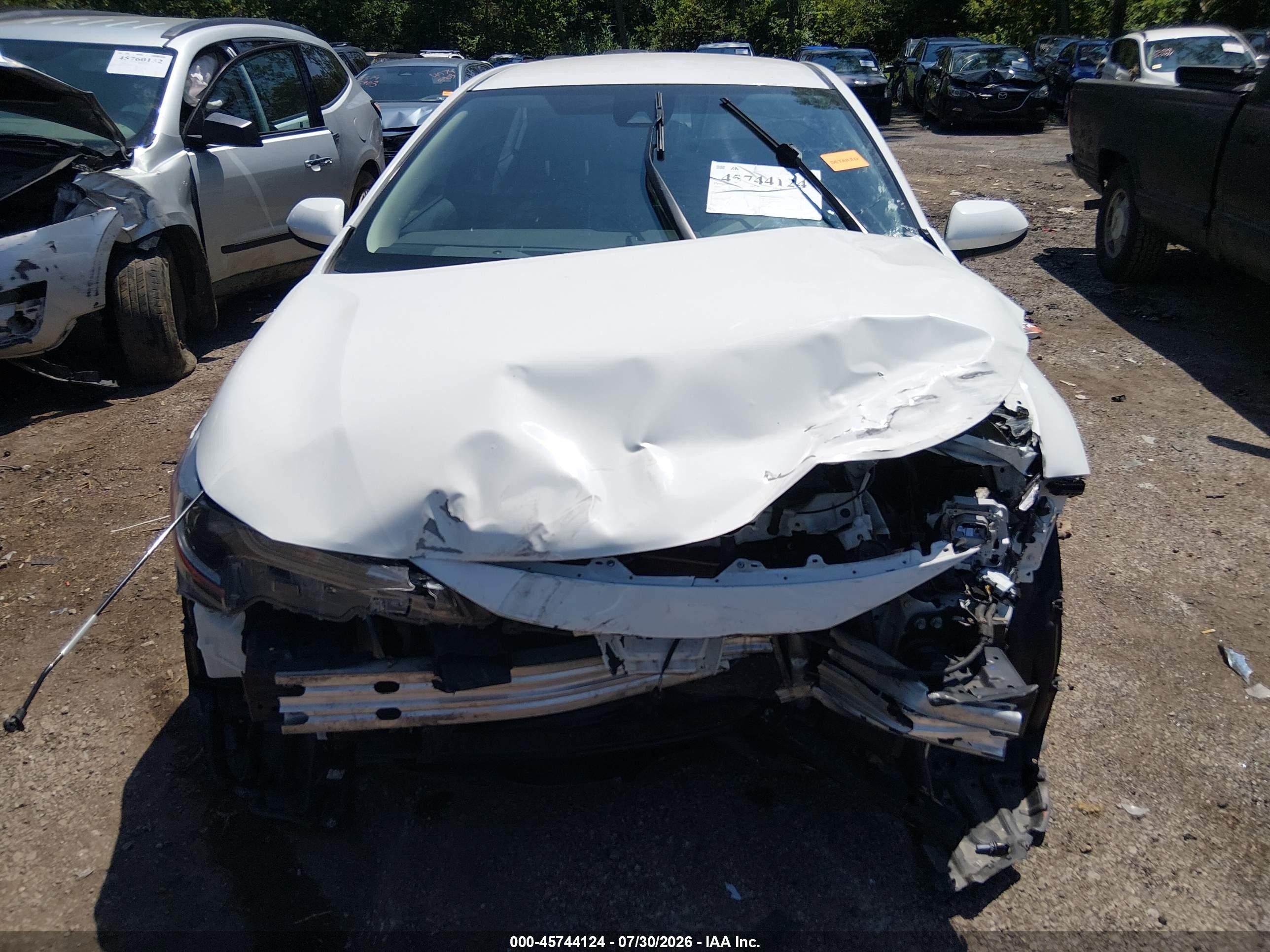 2021 Toyota Corolla Le White vin: 5YFEPMAE0MP223203