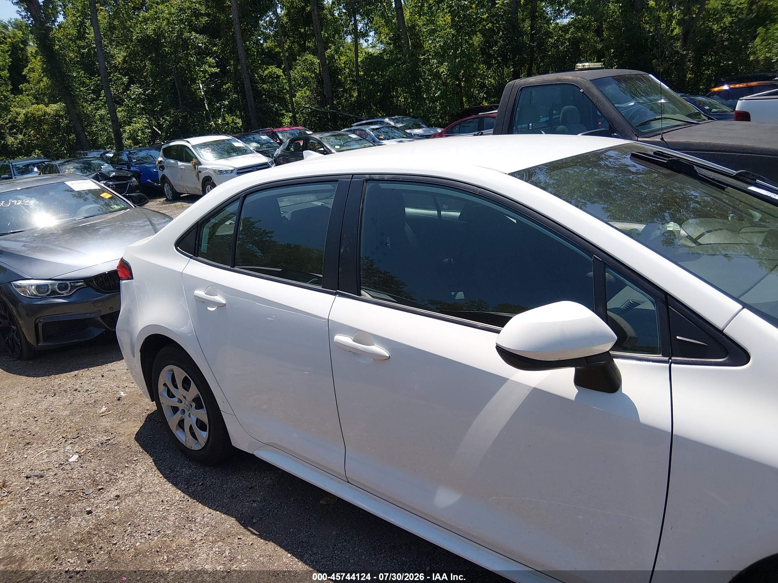 2021 Toyota Corolla Le White vin: 5YFEPMAE0MP223203