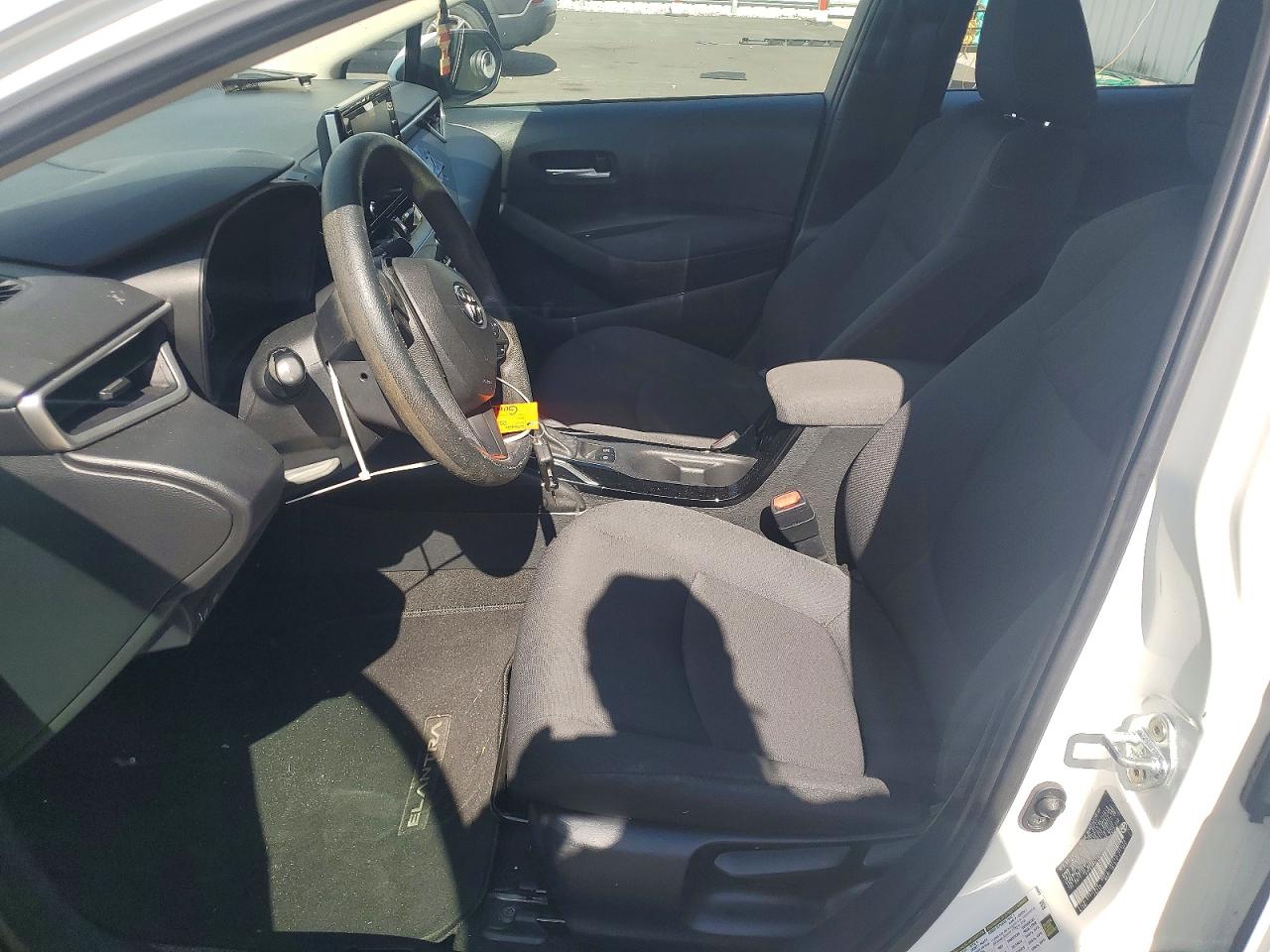 2021 Toyota Corolla Le White vin: 5YFEPMAE0MP235626