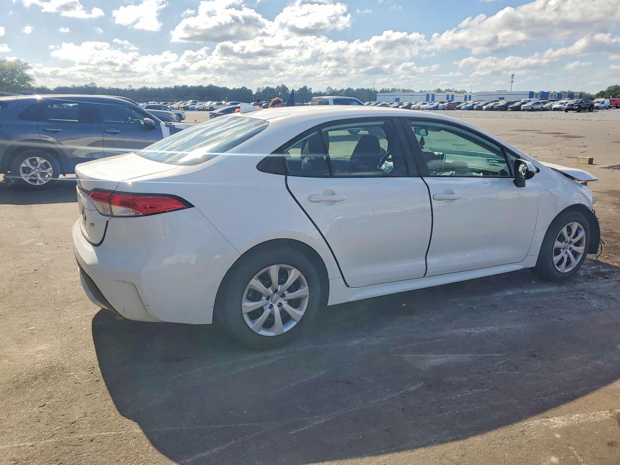 2021 Toyota Corolla Le White vin: 5YFEPMAE0MP235626