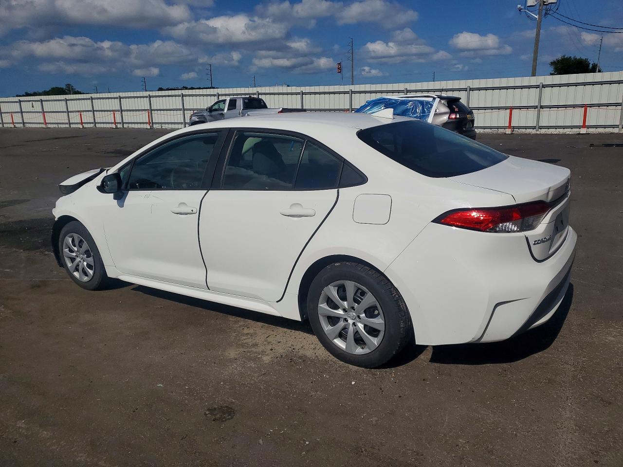 2021 Toyota Corolla Le White vin: 5YFEPMAE0MP235626