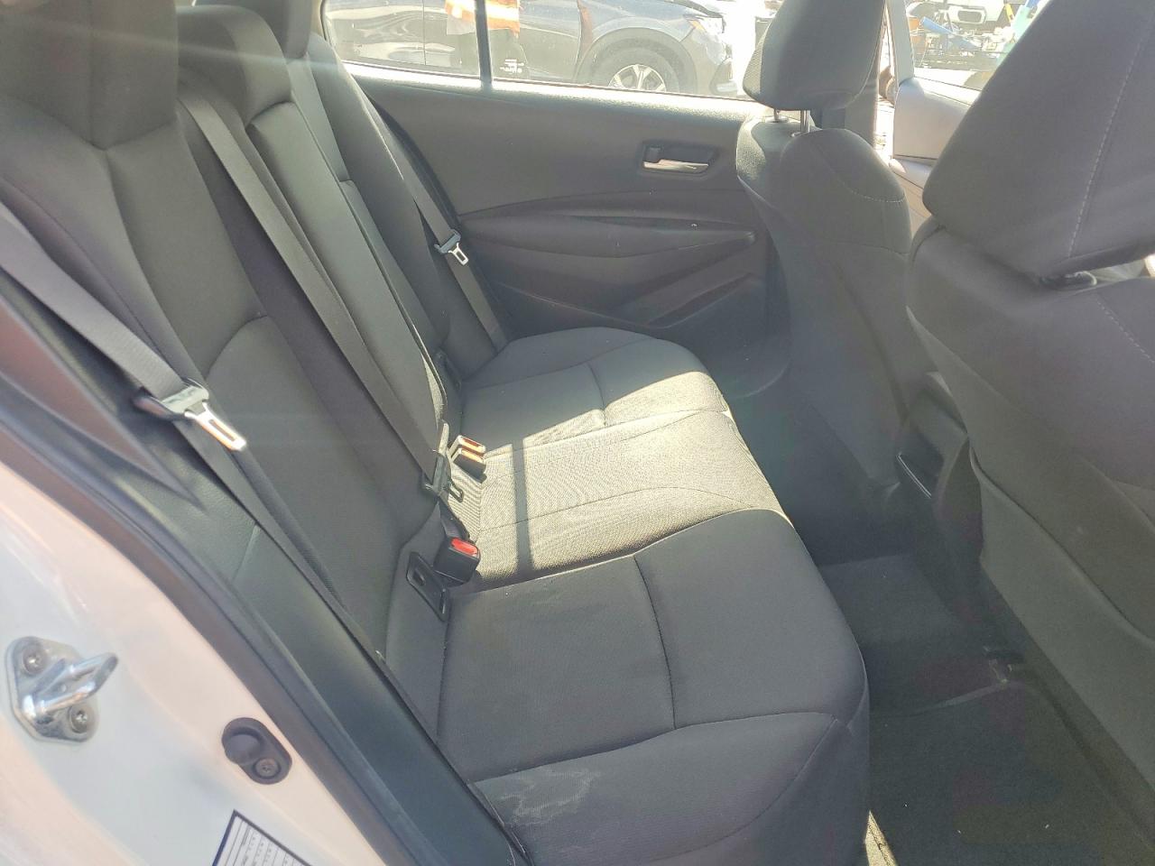 2021 Toyota Corolla Le White vin: 5YFEPMAE0MP235626