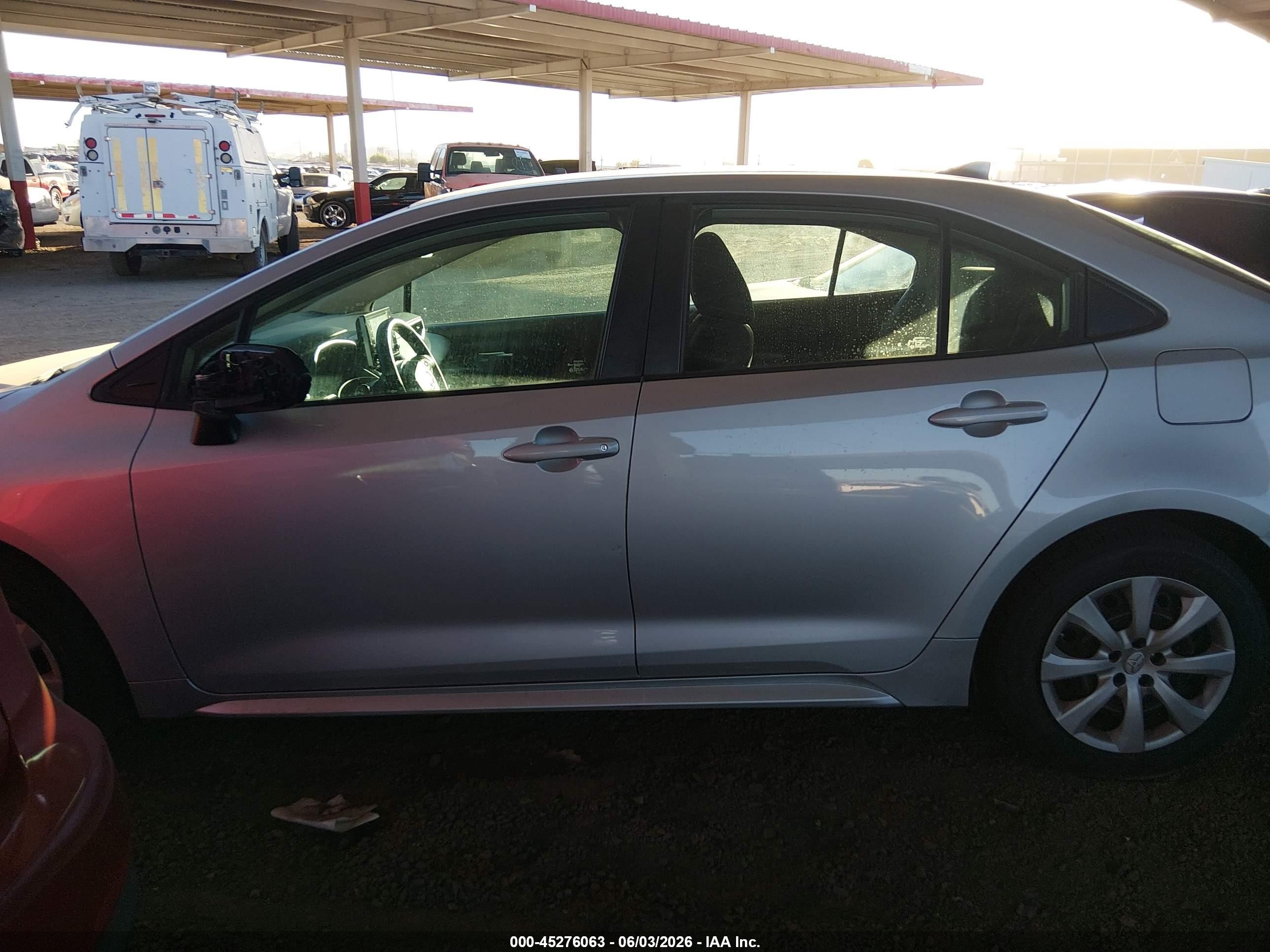 2021 Toyota Corolla Le Серебряный vin: 5YFEPMAE0MP249879