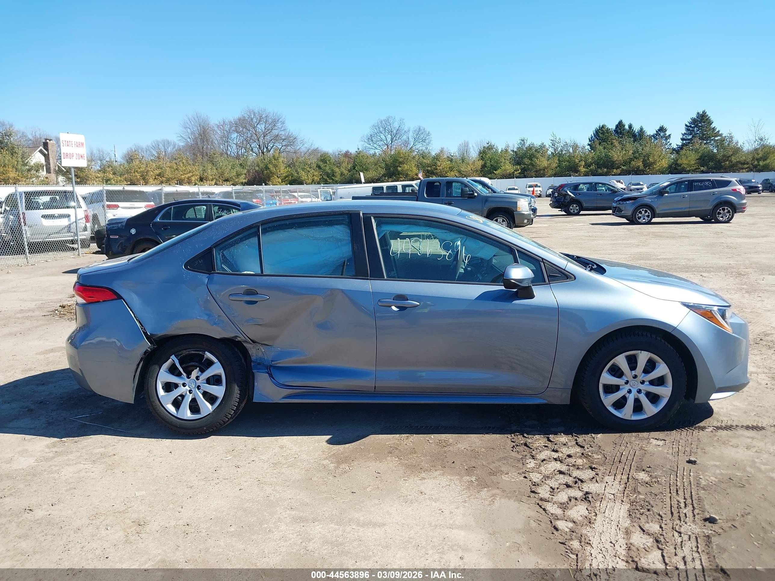 2022 Toyota Corolla Le Light Blue vin: 5YFEPMAE0NP356478