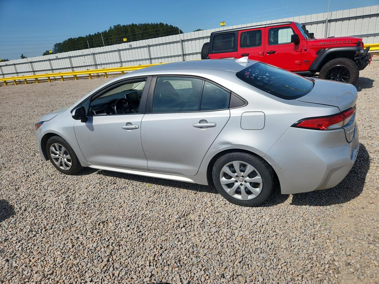 2021 Toyota Corolla Le Silver vin: 5YFEPMAE1MP187800