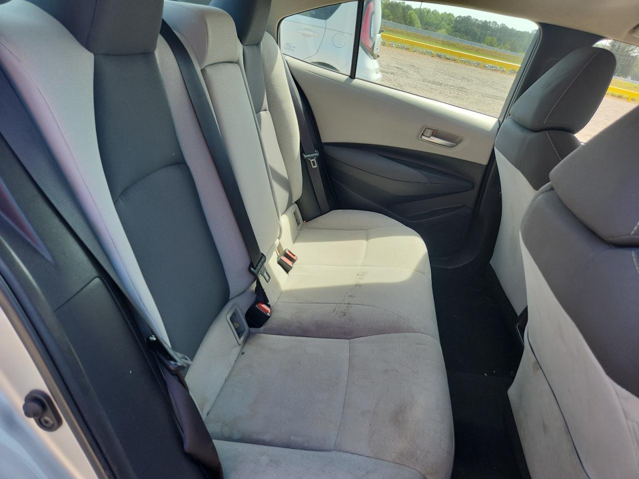 2021 Toyota Corolla Le Silver vin: 5YFEPMAE1MP187800