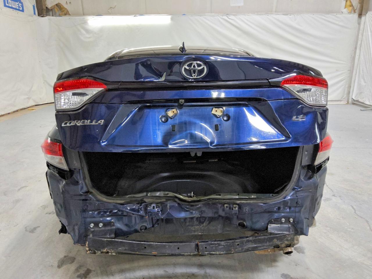 2022 Toyota Corolla Le Blue vin: 5YFEPMAE1NP385049