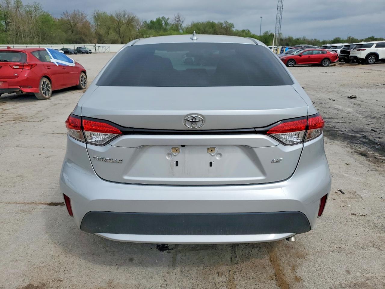 2022 Toyota Corolla Le Silver vin: 5YFEPMAE2NP275188