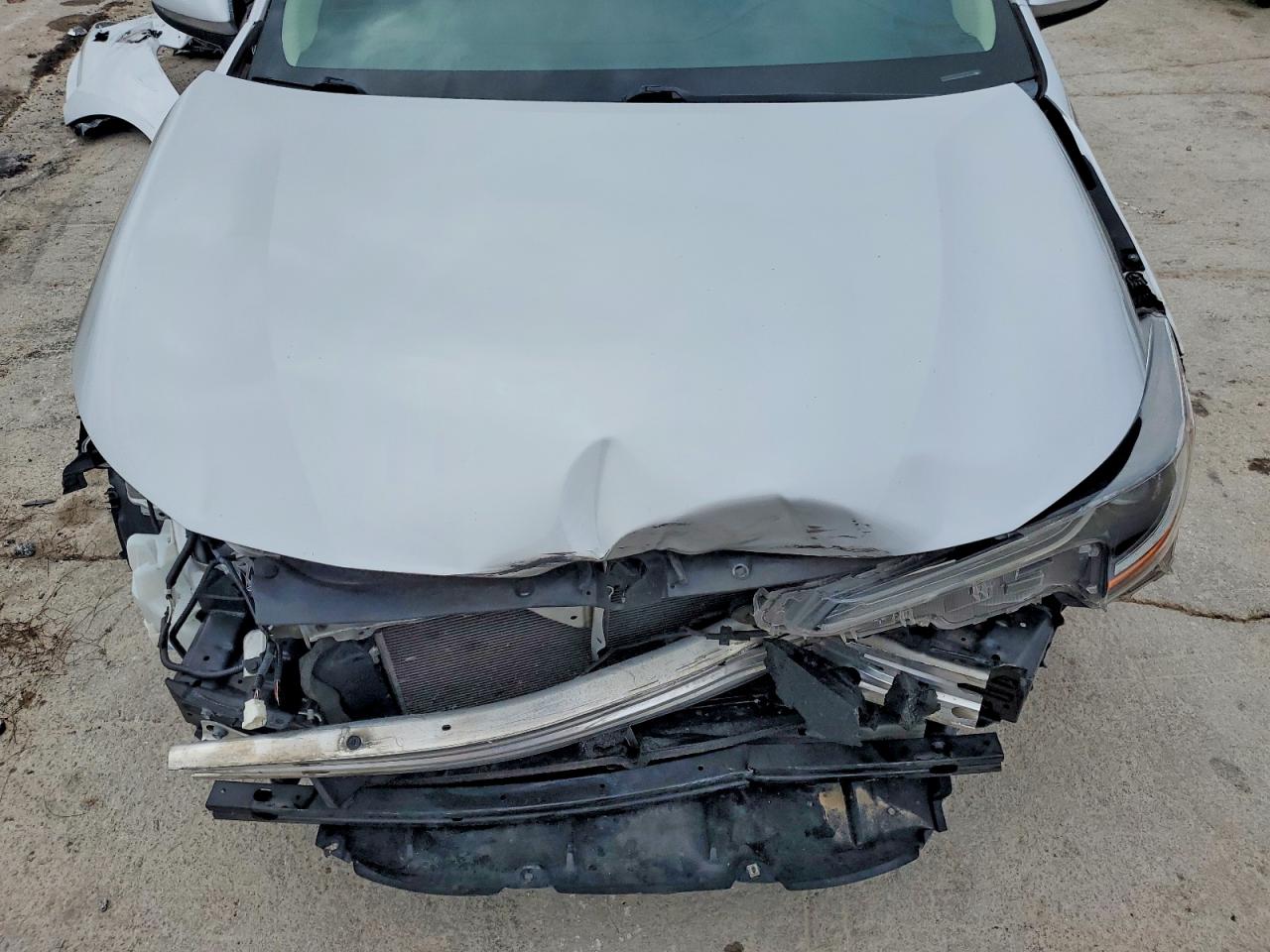 2022 Toyota Corolla Le Silver vin: 5YFEPMAE2NP275188