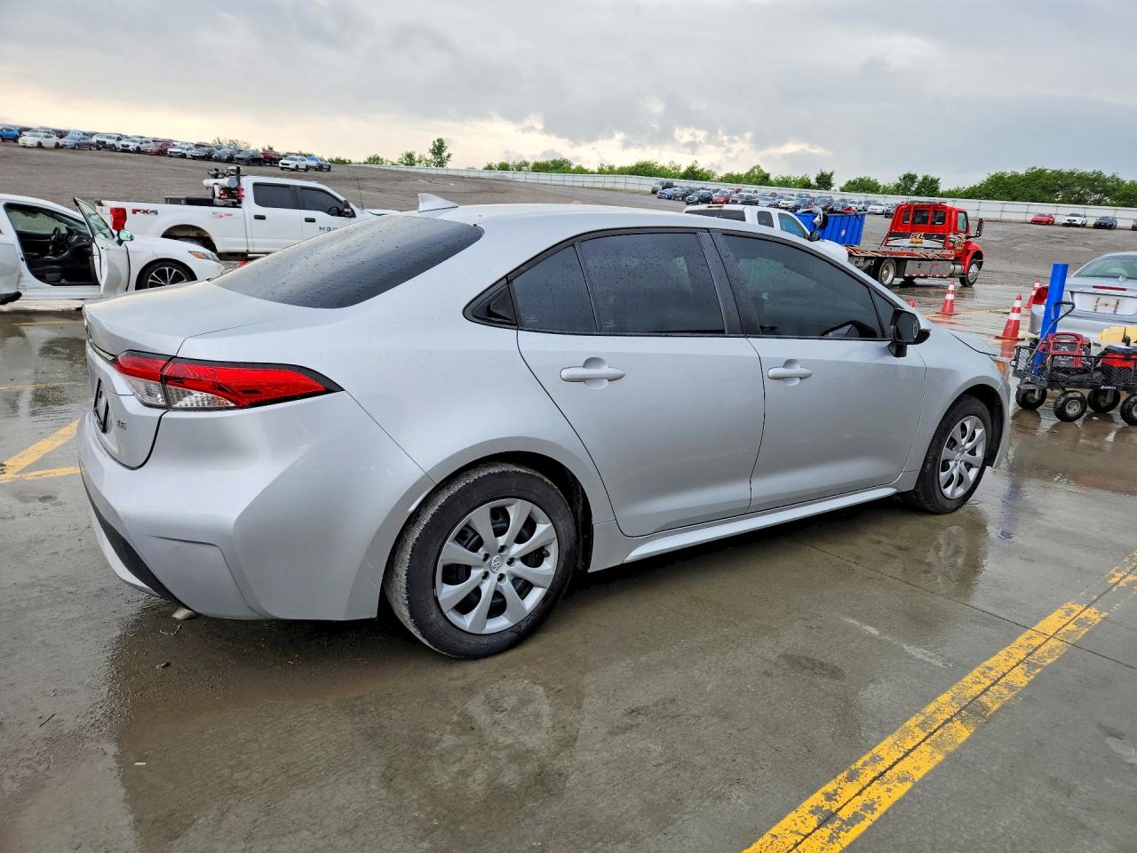 2022 Toyota Corolla Le Серебряный vin: 5YFEPMAE2NP300378