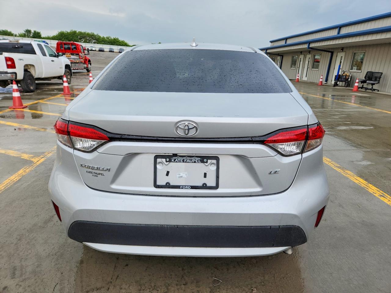 2022 Toyota Corolla Le Серебряный vin: 5YFEPMAE2NP300378
