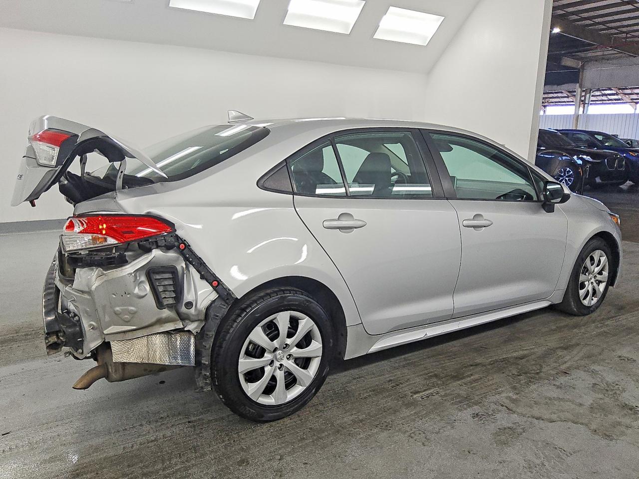 2021 Toyota Corolla Le Silver vin: 5YFEPMAE3MP203639
