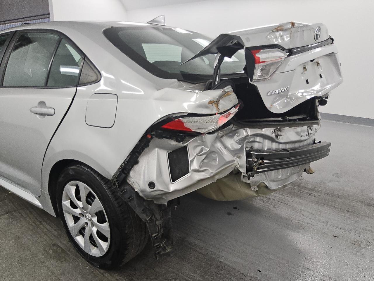 2021 Toyota Corolla Le Silver vin: 5YFEPMAE3MP203639 Damage: Left Qtr Panel, Dent(S) W/ Paint Dmg, > 12 Inches