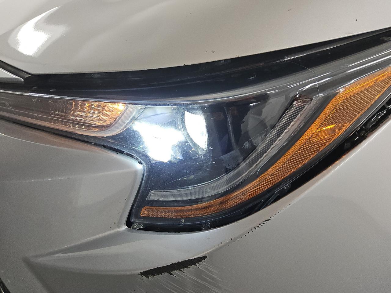 2021 Toyota Corolla Le Silver vin: 5YFEPMAE3MP203639 Damage: Left Head Lamp, Heavy Scratch, Replacement Required