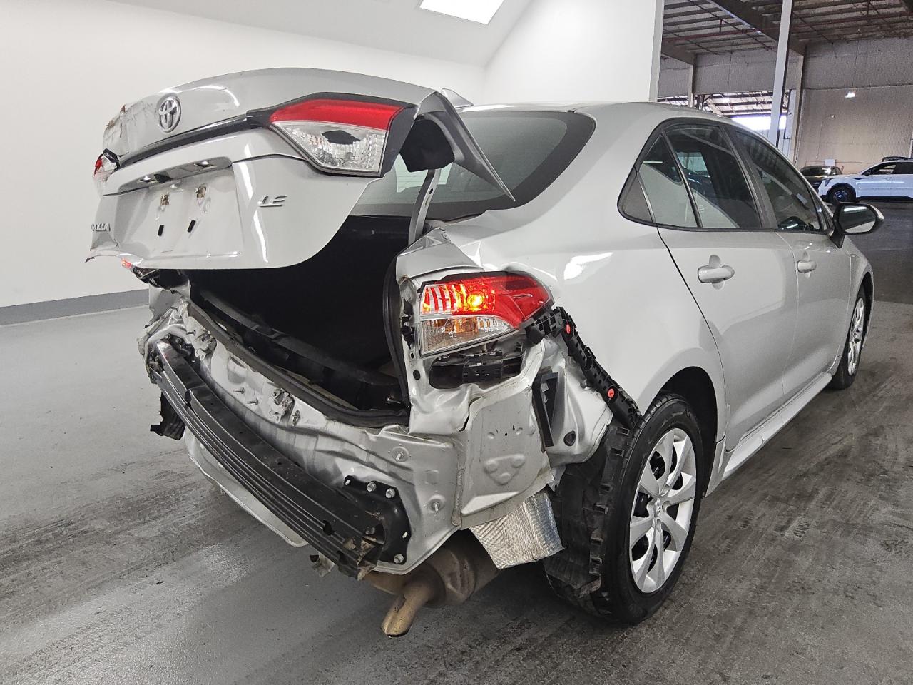 2021 Toyota Corolla Le Silver vin: 5YFEPMAE3MP203639 Damage: Deck Lid, Dent(S) W/ Paint Dmg, > 12 Inches