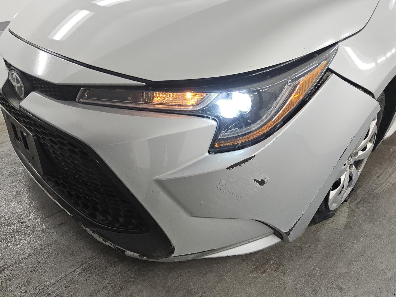 2021 Toyota Corolla Le Silver vin: 5YFEPMAE3MP203639 Damage: Front Bumper, Broken, Replacement Required