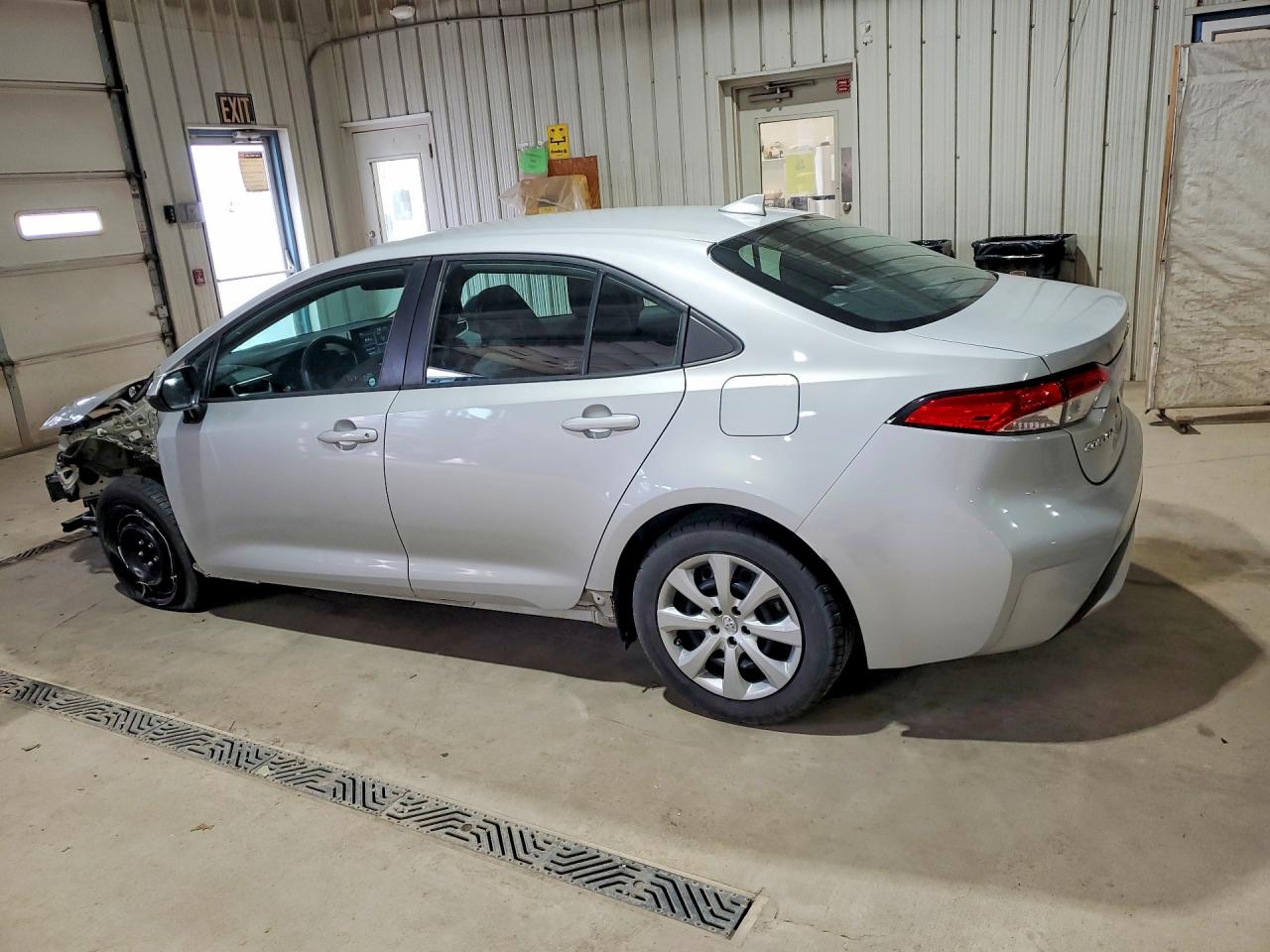 2021 Toyota Corolla Le Silver vin: 5YFEPMAE3MP220330