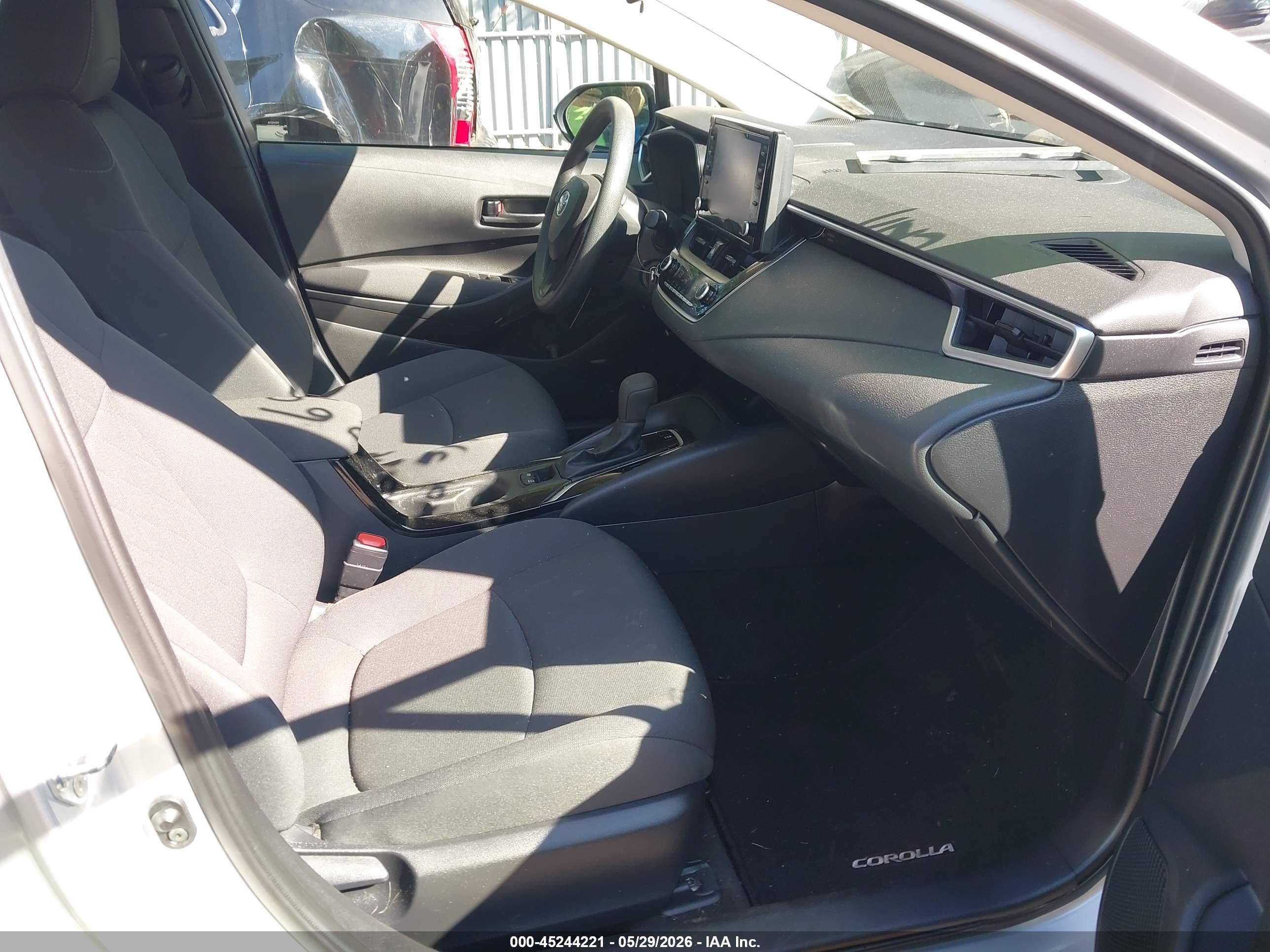 2022 Toyota Corolla Le Серебряный vin: 5YFEPMAE3NP299547