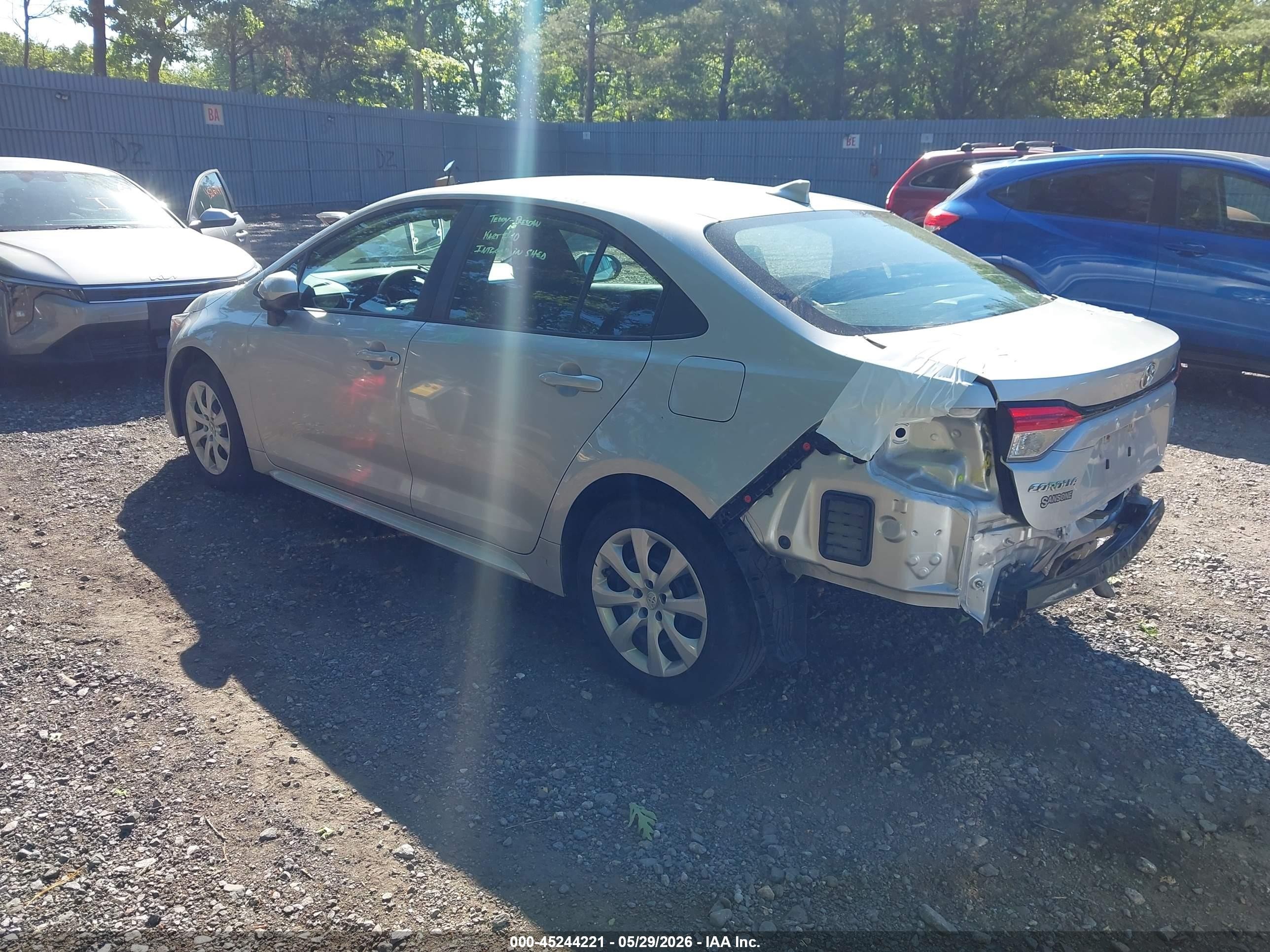 2022 Toyota Corolla Le Серебряный vin: 5YFEPMAE3NP299547