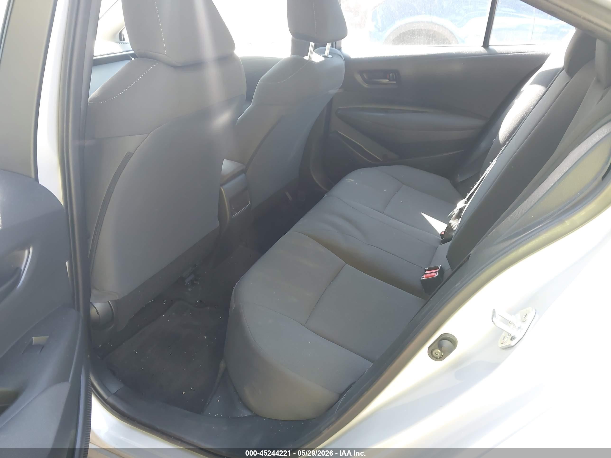 2022 Toyota Corolla Le Серебряный vin: 5YFEPMAE3NP299547