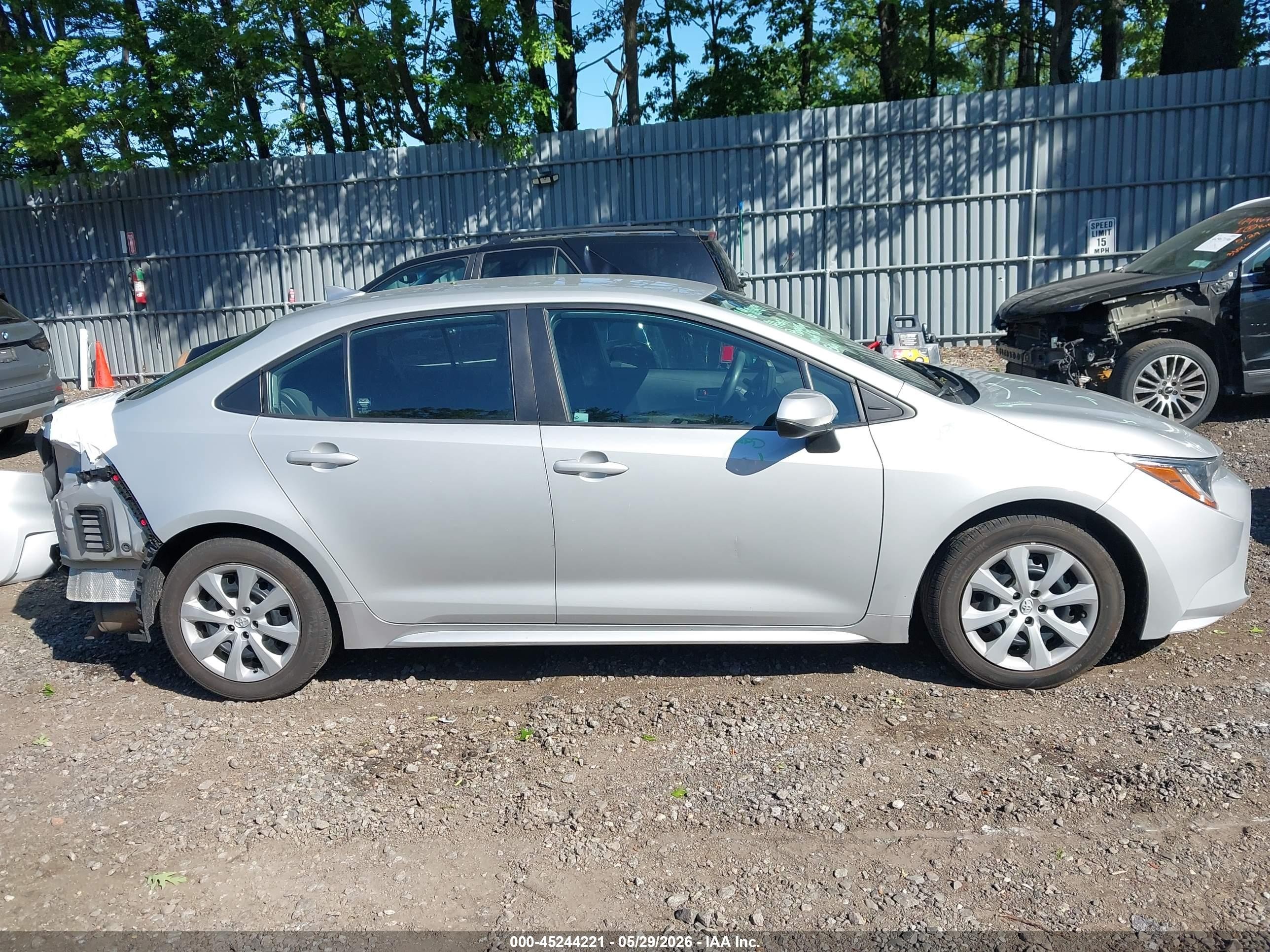 2022 Toyota Corolla Le Серебряный vin: 5YFEPMAE3NP299547