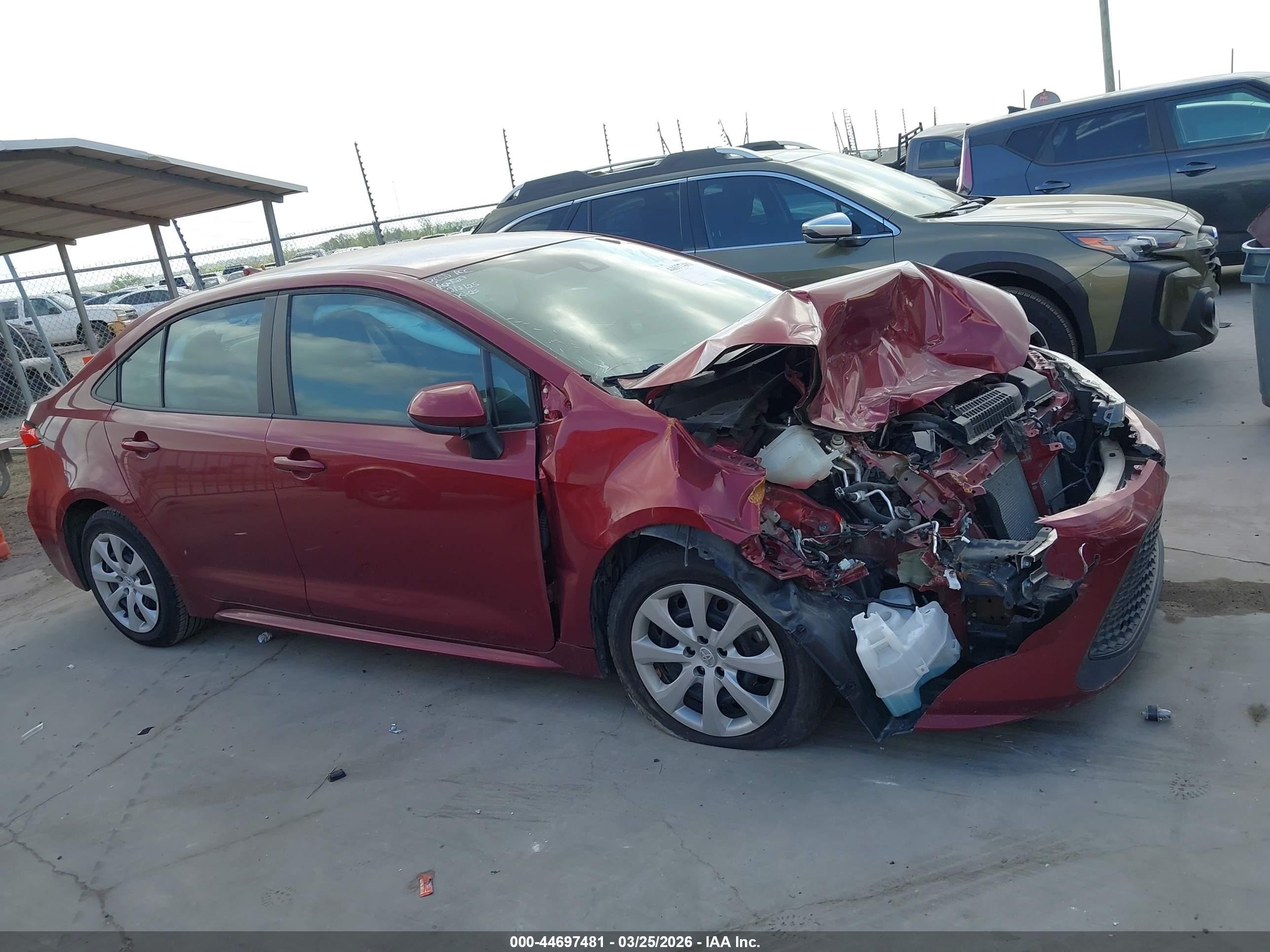 2022 Toyota Corolla Le Red vin: 5YFEPMAE3NP321689