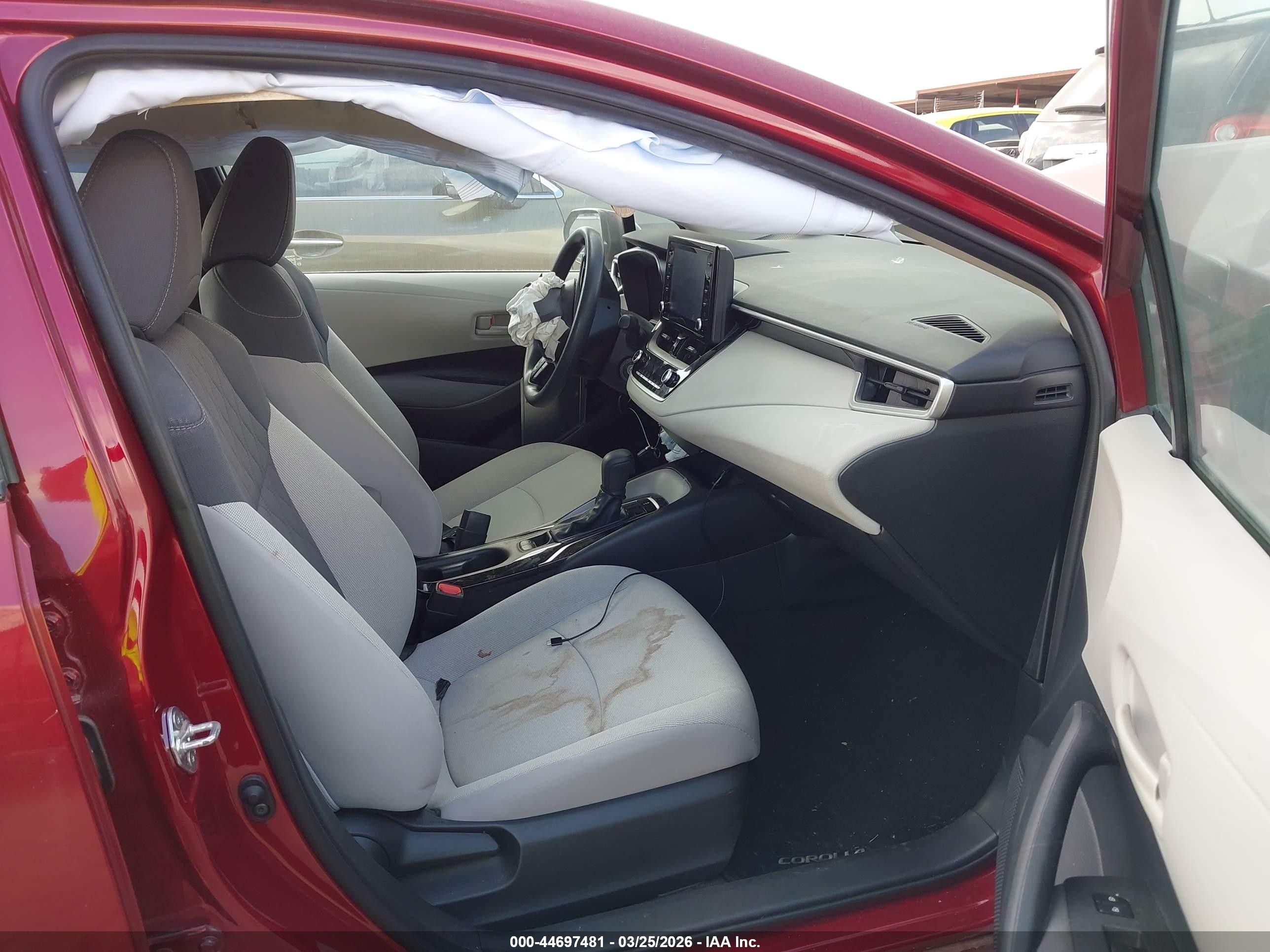 2022 Toyota Corolla Le Red vin: 5YFEPMAE3NP321689