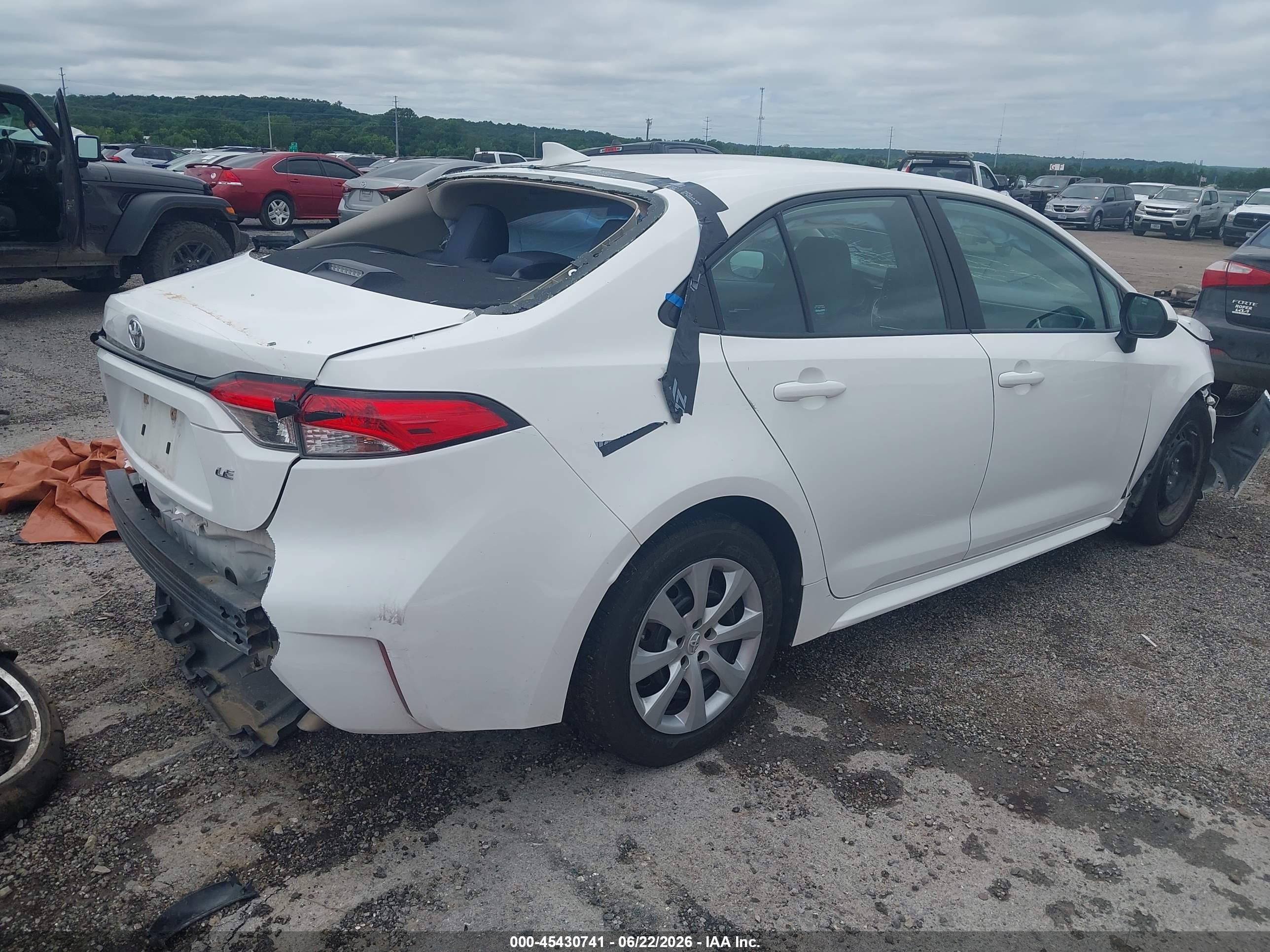 2021 Toyota Corolla Le White vin: 5YFEPMAE4MP252090