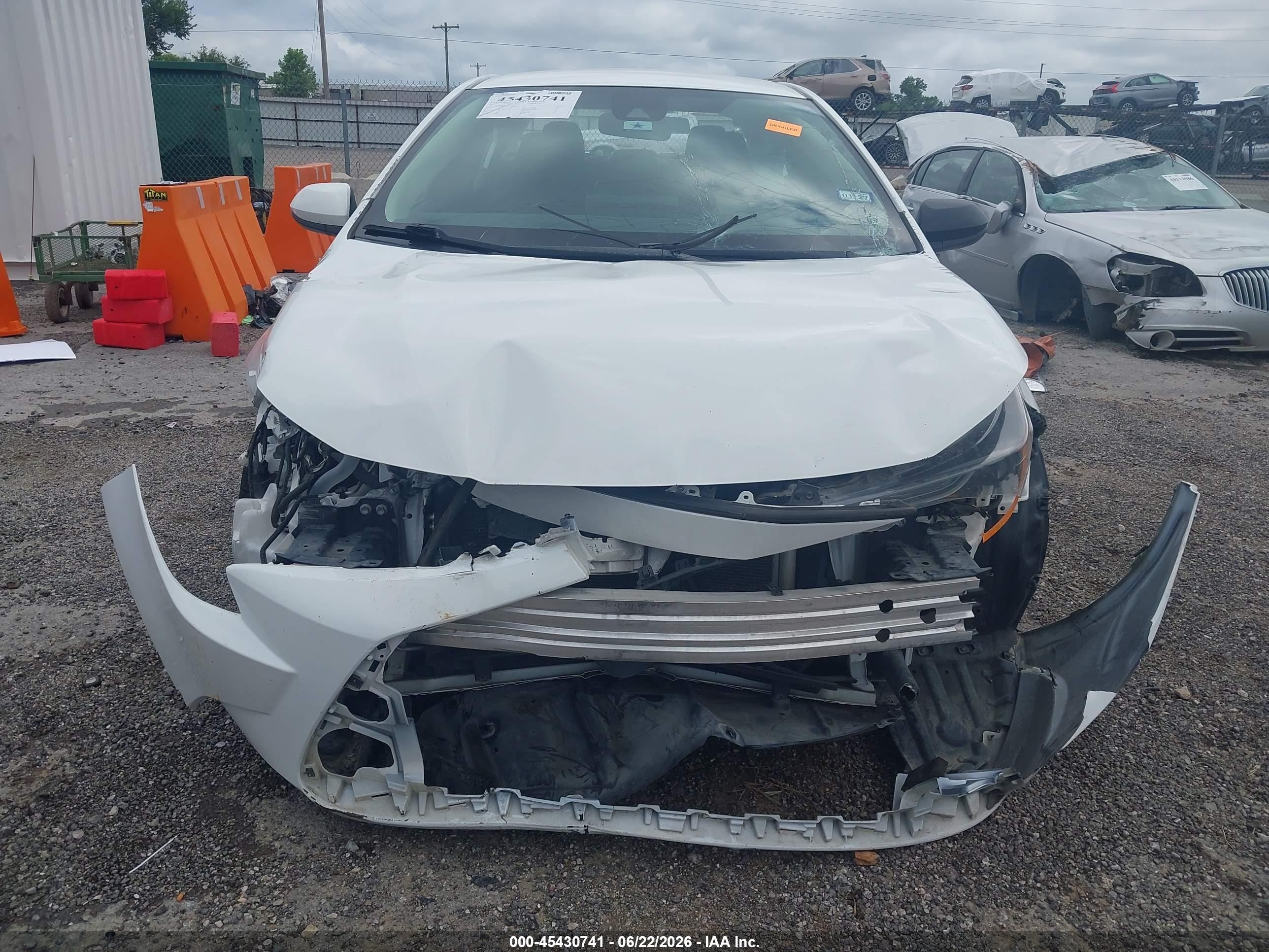 2021 Toyota Corolla Le White vin: 5YFEPMAE4MP252090