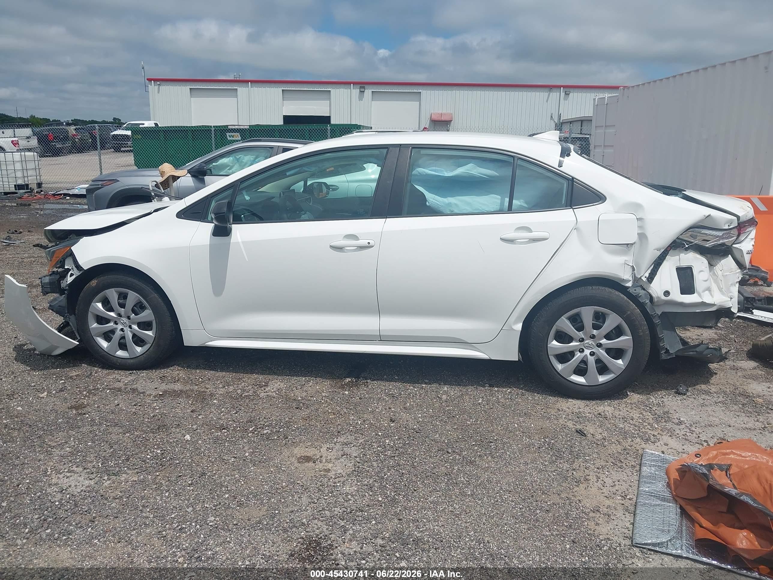 2021 Toyota Corolla Le White vin: 5YFEPMAE4MP252090