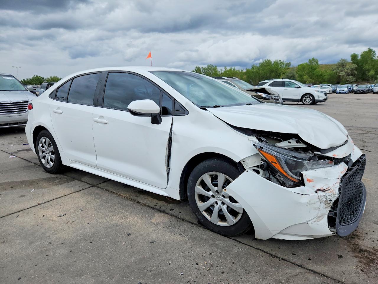 2022 Toyota Corolla Le White vin: 5YFEPMAE6NP273475