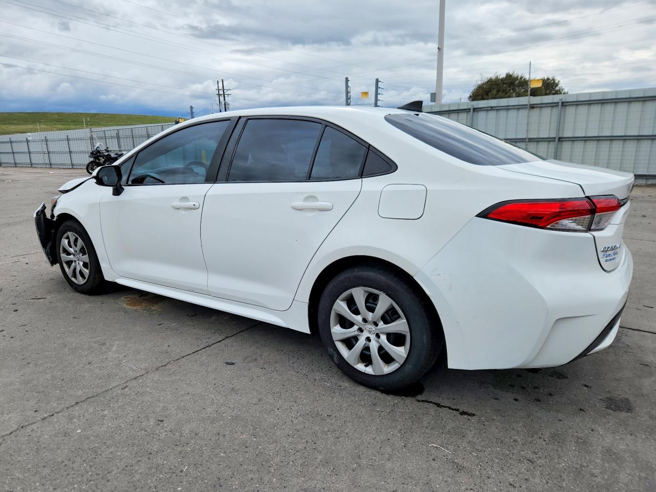 2022 Toyota Corolla Le White vin: 5YFEPMAE6NP273475