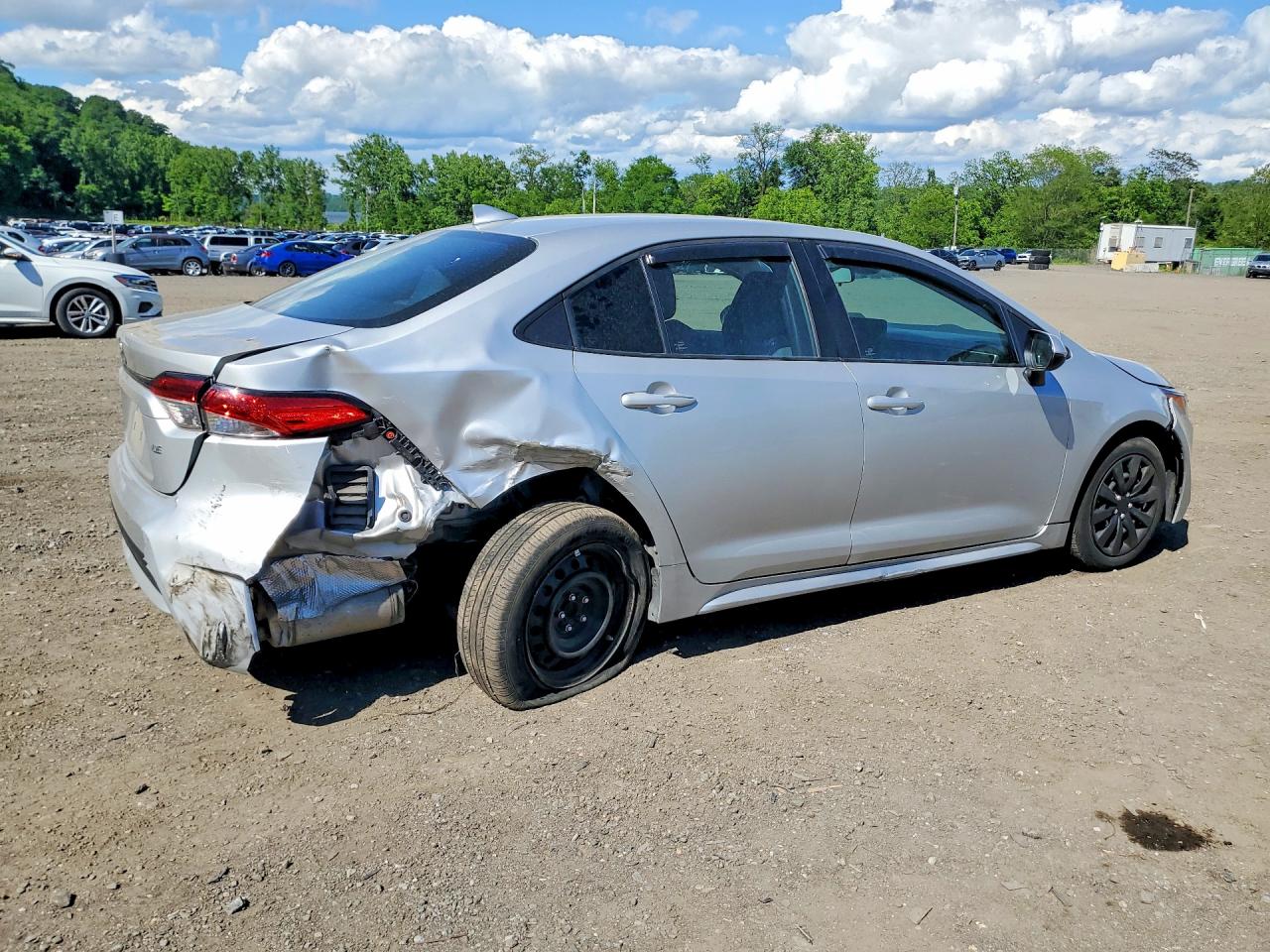 2022 Toyota Corolla Le Silver vin: 5YFEPMAE6NP276442