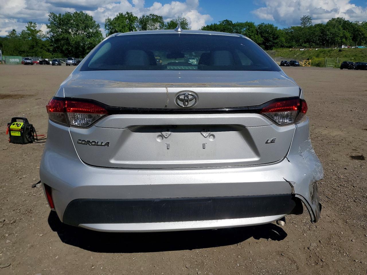 2022 Toyota Corolla Le Silver vin: 5YFEPMAE6NP276442