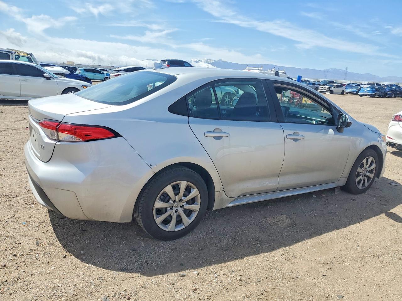 2022 Toyota Corolla Le Silver vin: 5YFEPMAE6NP333626