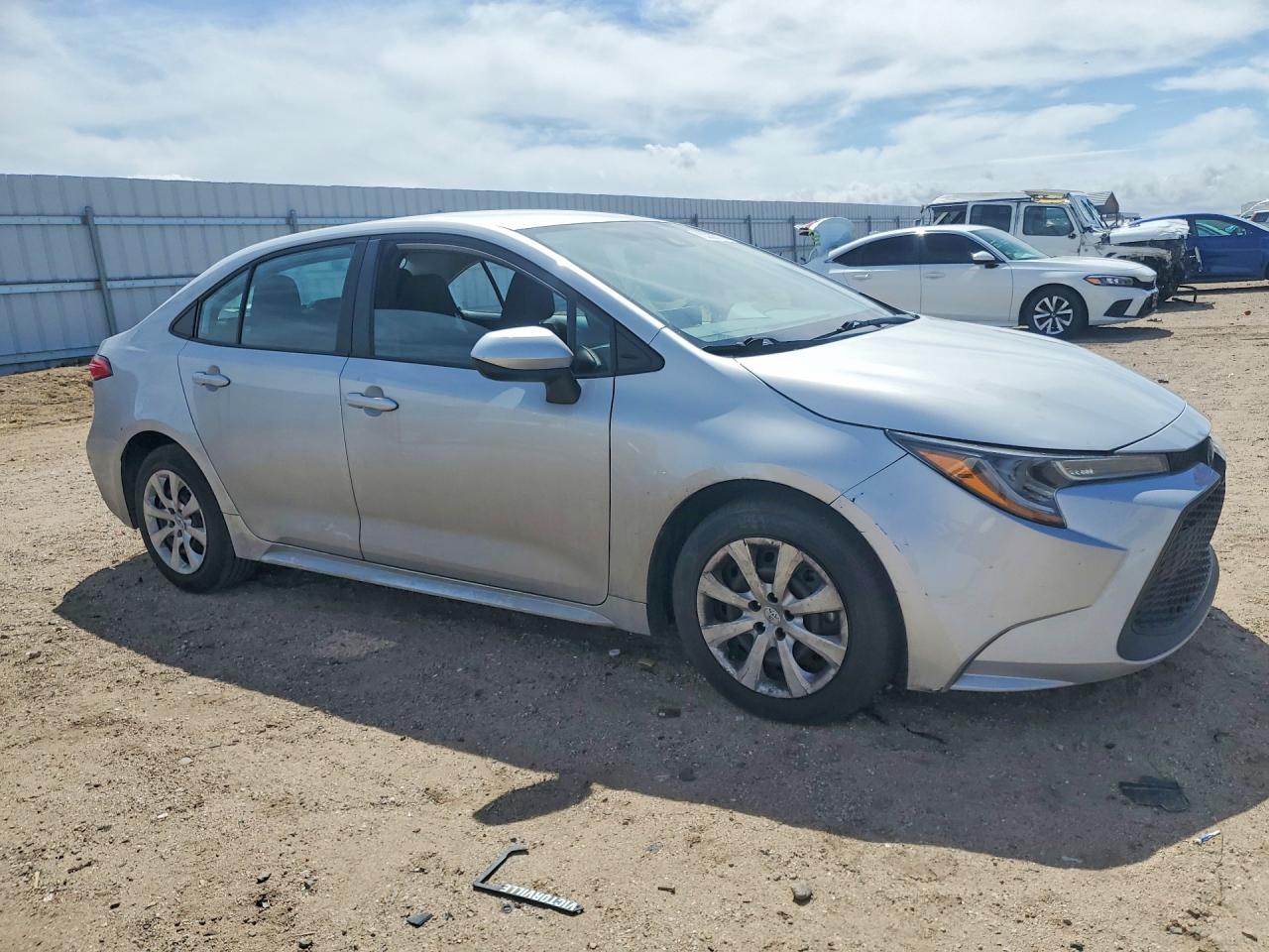 2022 Toyota Corolla Le Silver vin: 5YFEPMAE6NP333626