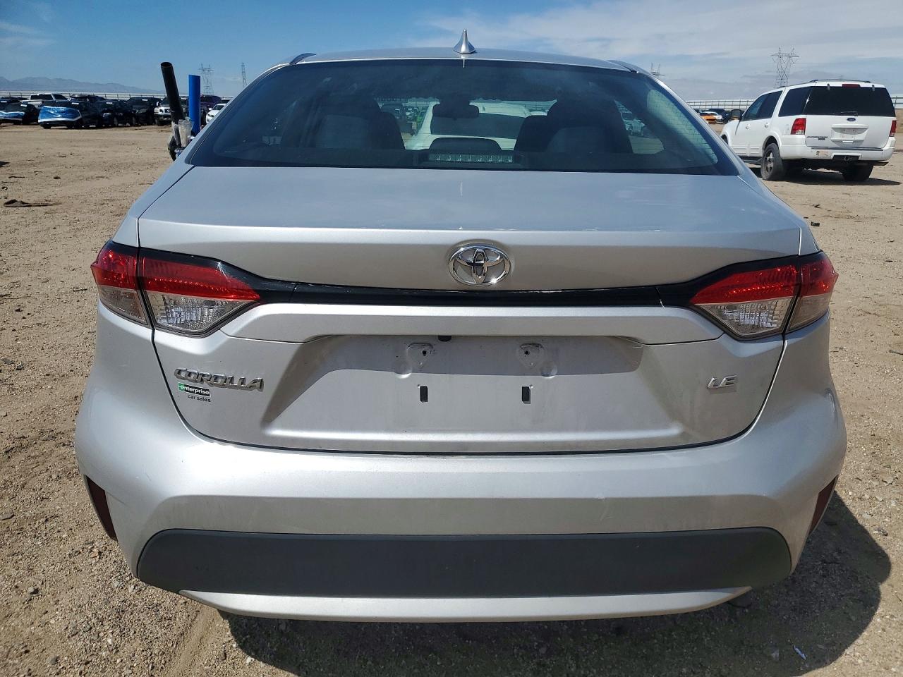 2022 Toyota Corolla Le Silver vin: 5YFEPMAE6NP333626