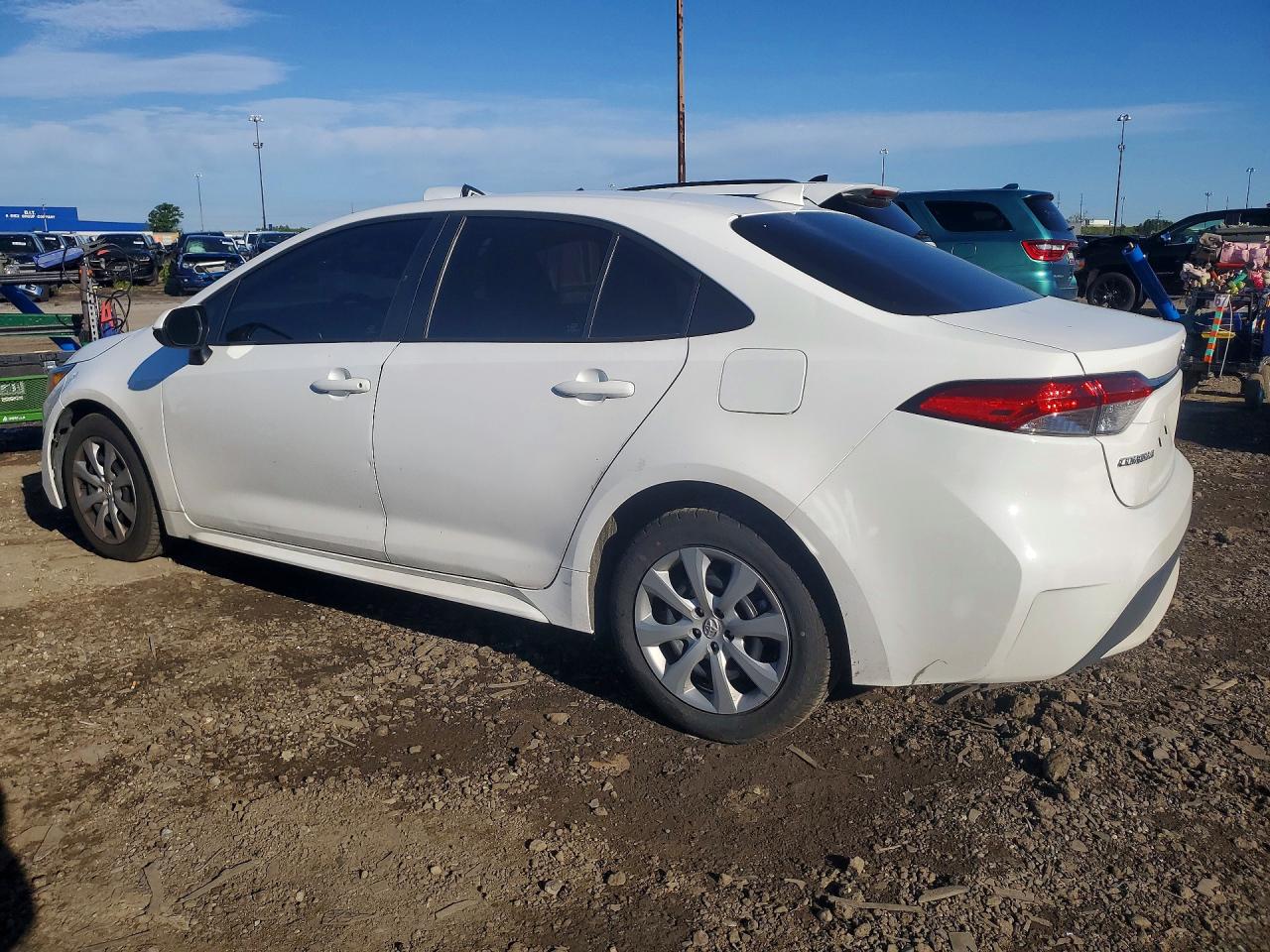 2021 Toyota Corolla Le White vin: 5YFEPMAE7MP232979