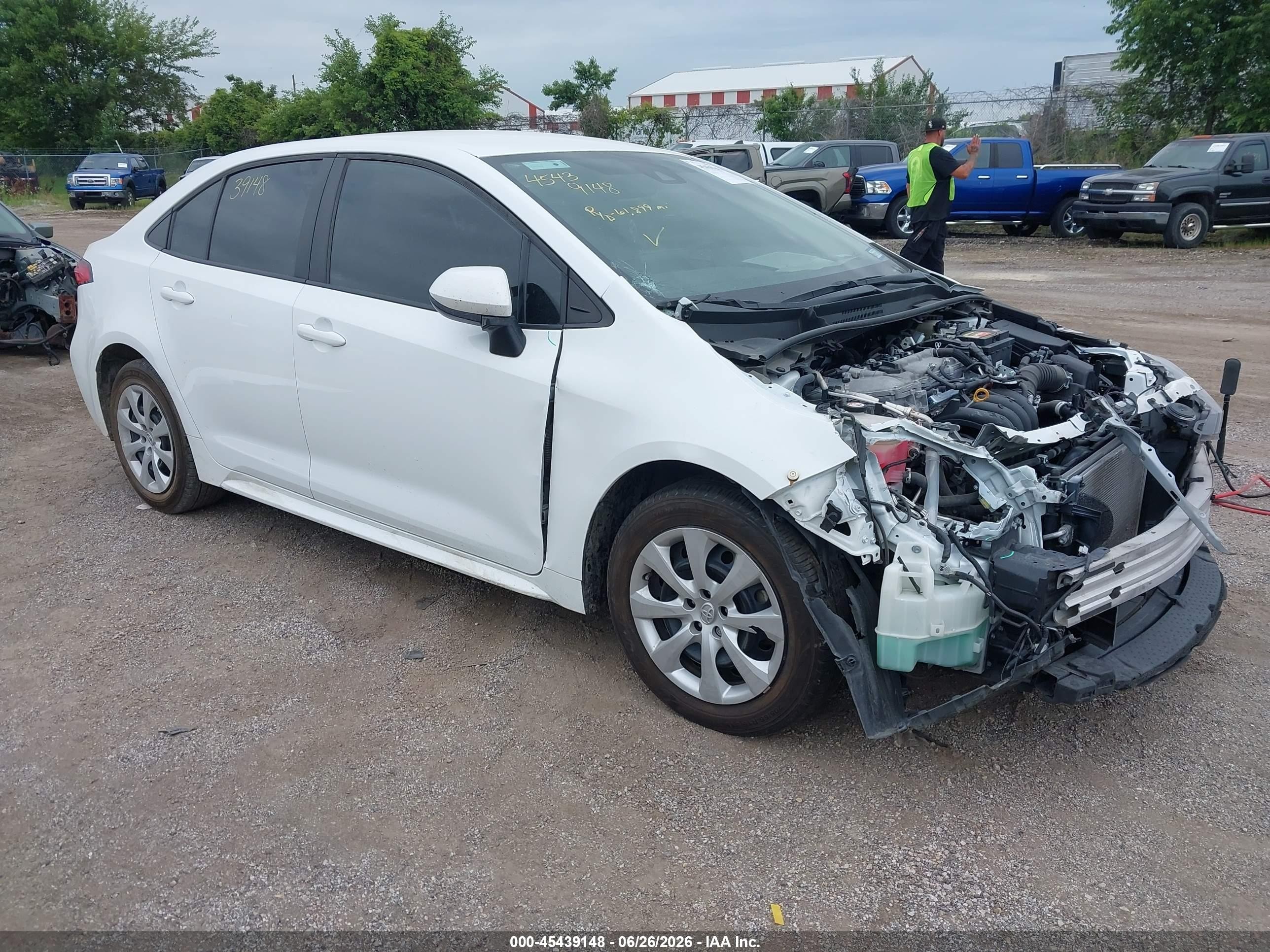 2022 Toyota Corolla Le White vin: 5YFEPMAE7NP275705