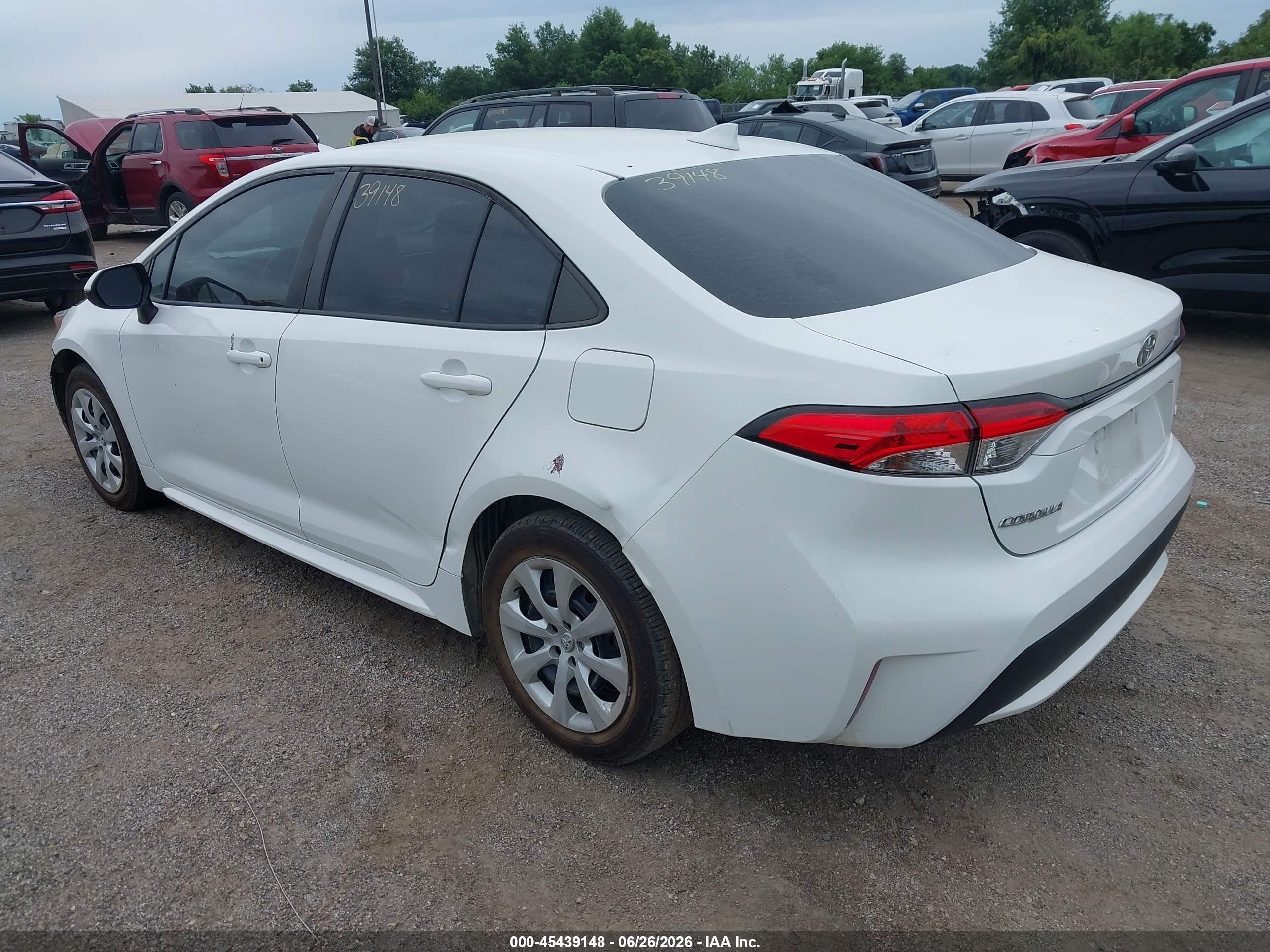 2022 Toyota Corolla Le White vin: 5YFEPMAE7NP275705
