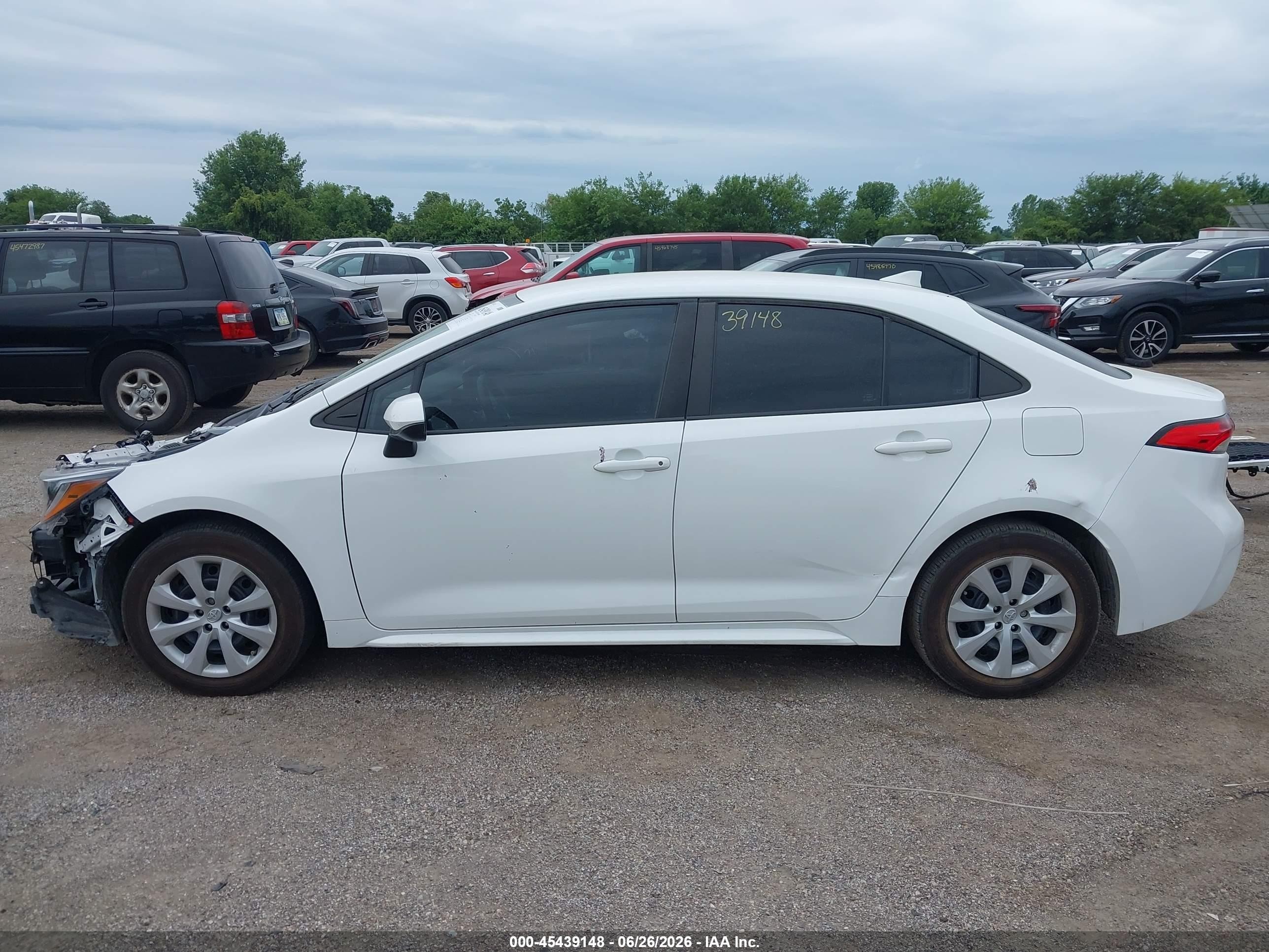 2022 Toyota Corolla Le White vin: 5YFEPMAE7NP275705