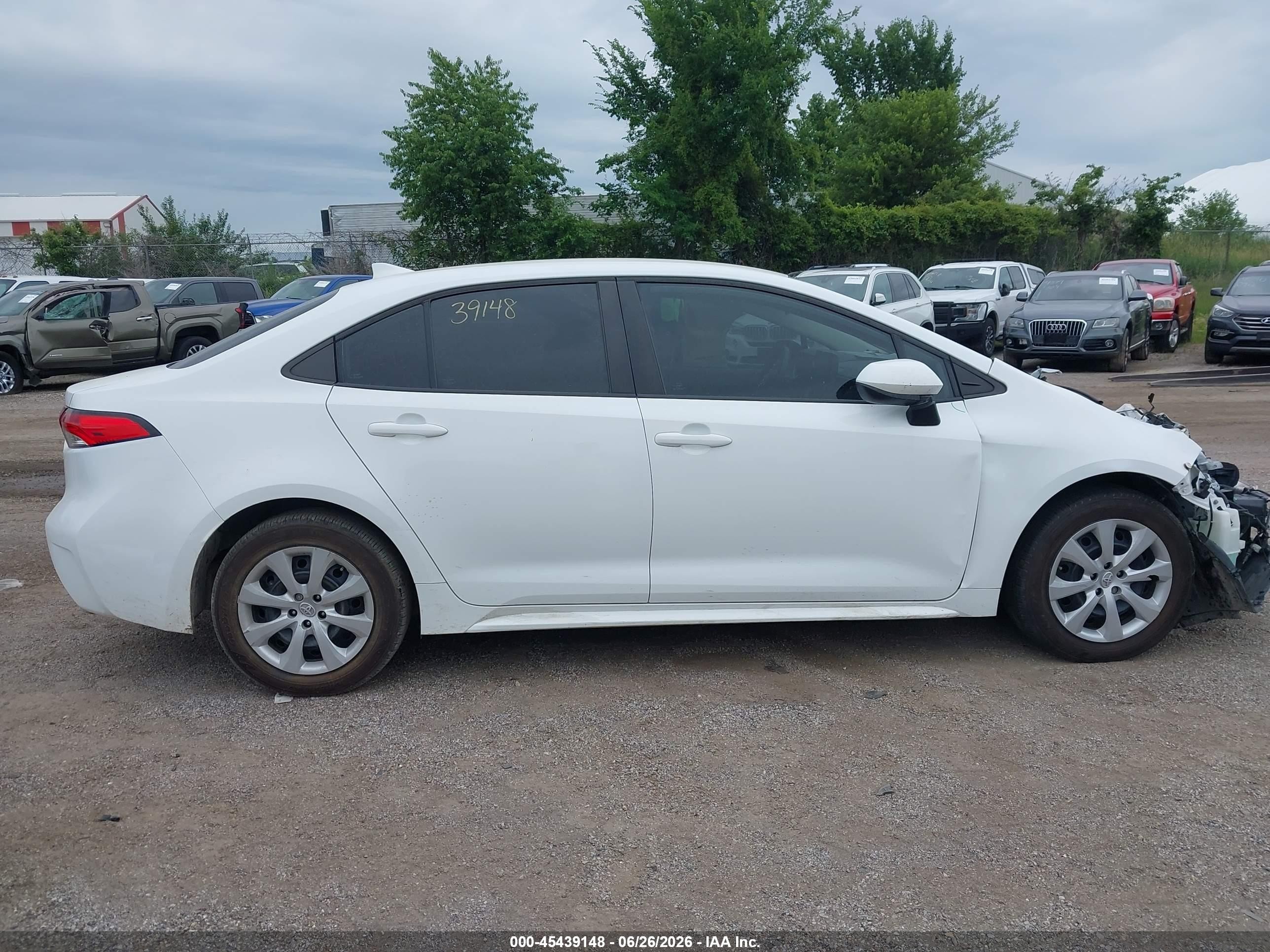2022 Toyota Corolla Le White vin: 5YFEPMAE7NP275705