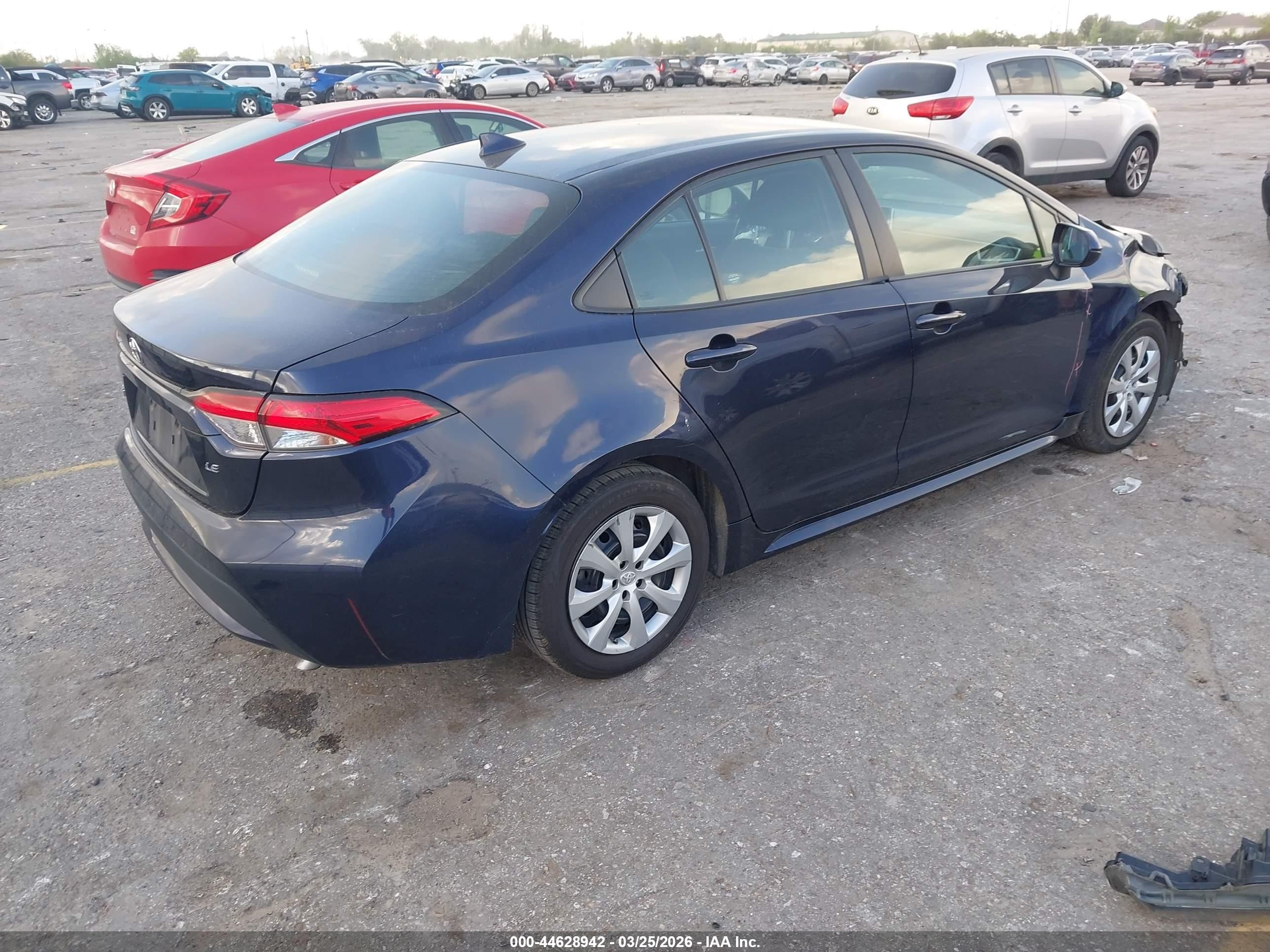 2021 Toyota Corolla Le Синий vin: 5YFEPMAE9MP185034