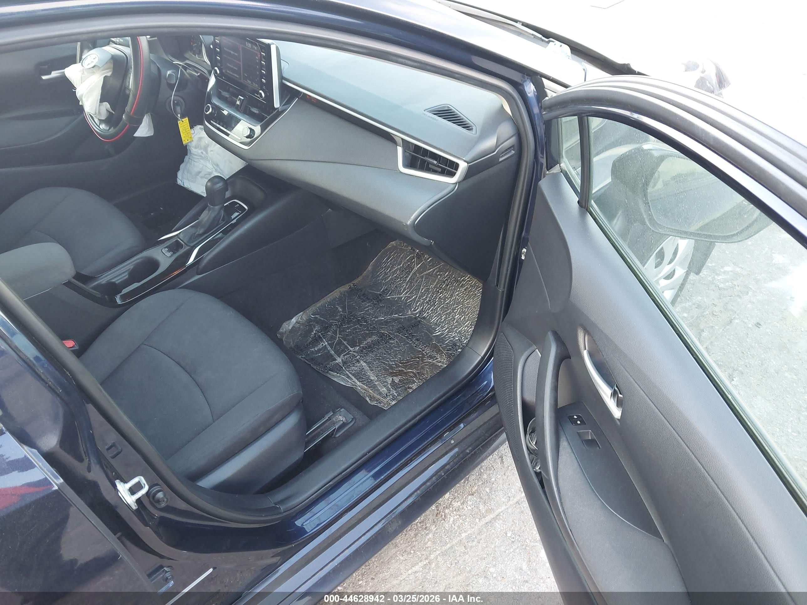 2021 Toyota Corolla Le Синий vin: 5YFEPMAE9MP185034