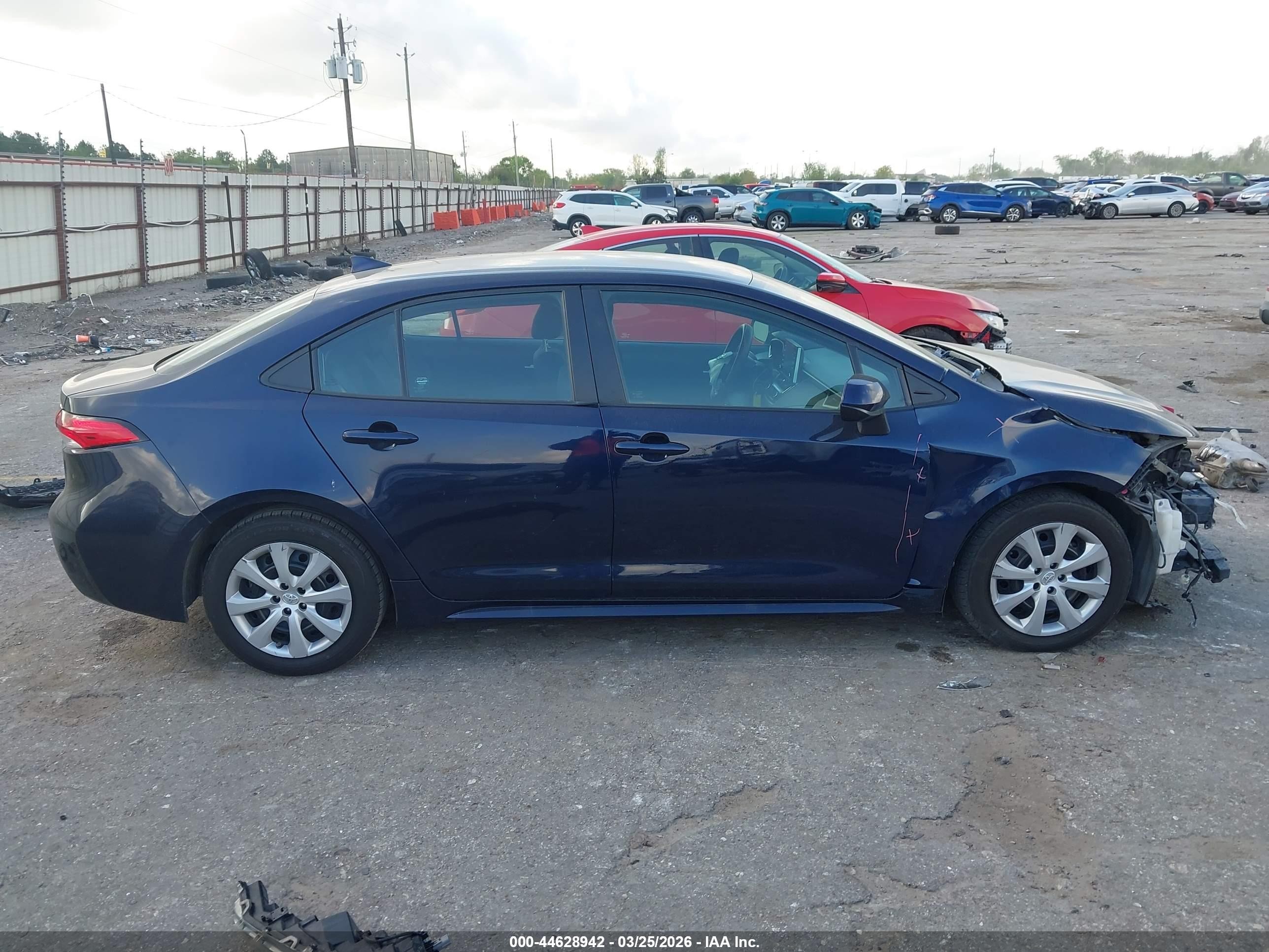 2021 Toyota Corolla Le Синий vin: 5YFEPMAE9MP185034